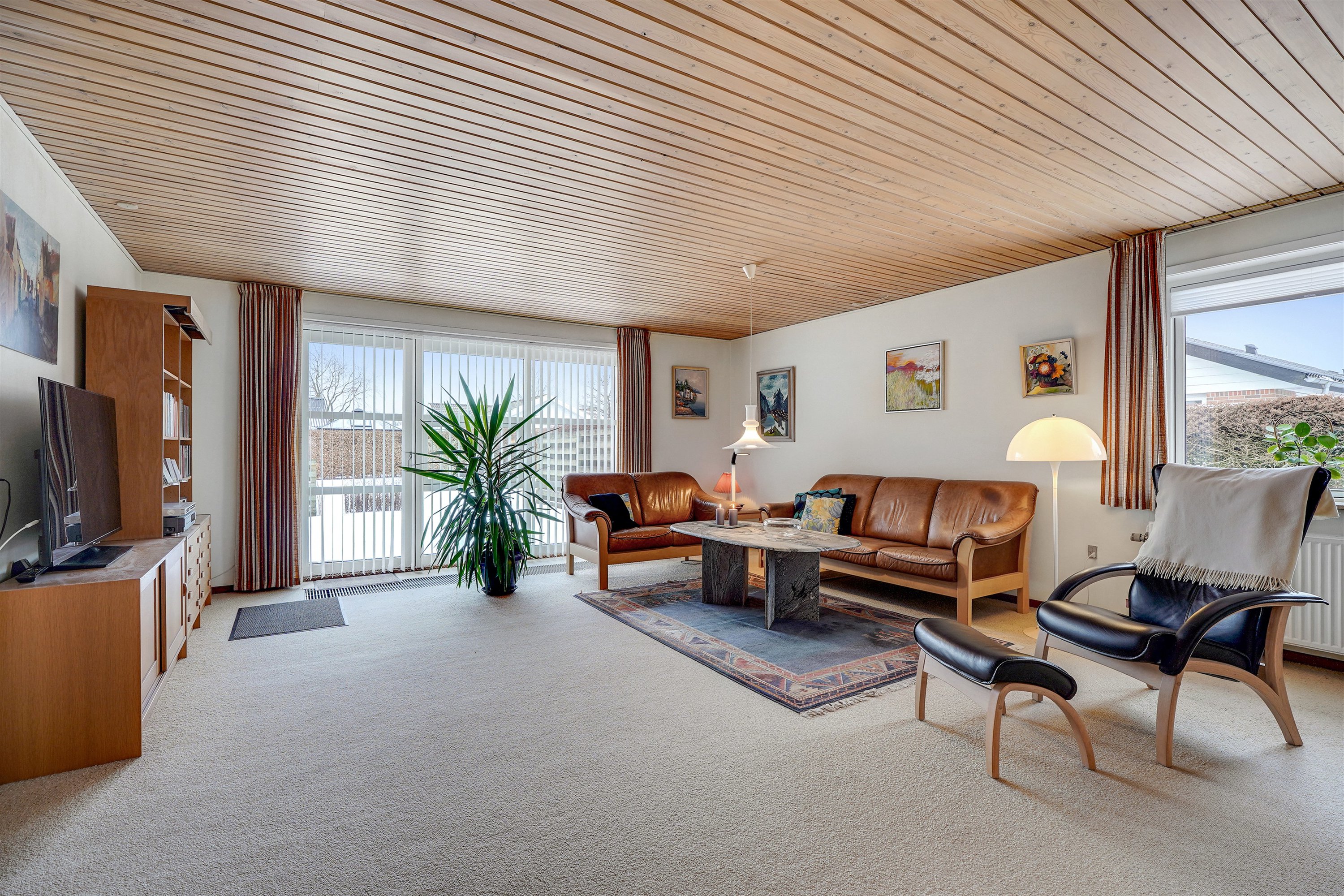 Fremhævet stue billede i fuldskærmstilstand. Billede af Sønderkær 214, 7190 Billund