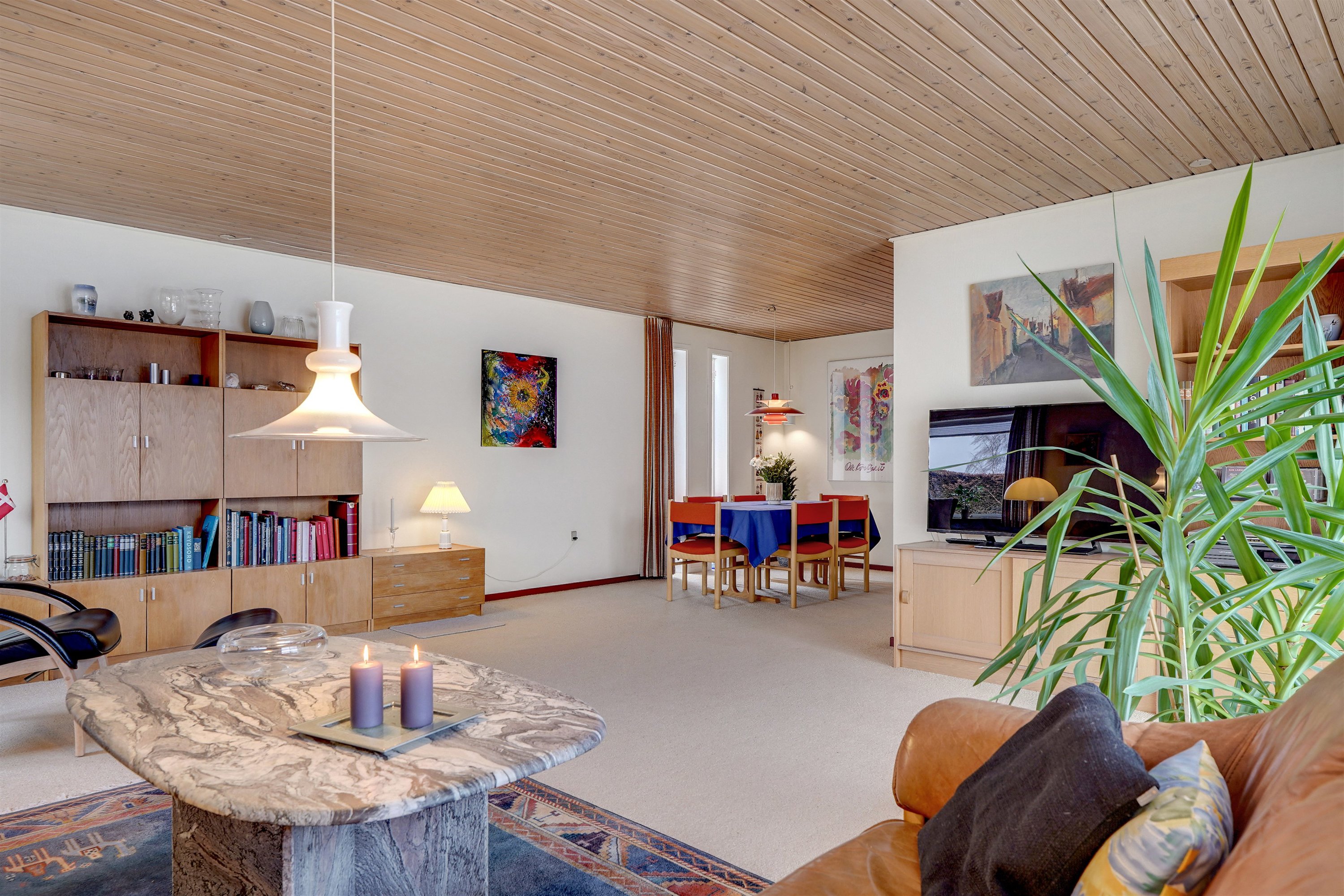 Fremhævet stue billede i fuldskærmstilstand. Billede af Sønderkær 214, 7190 Billund