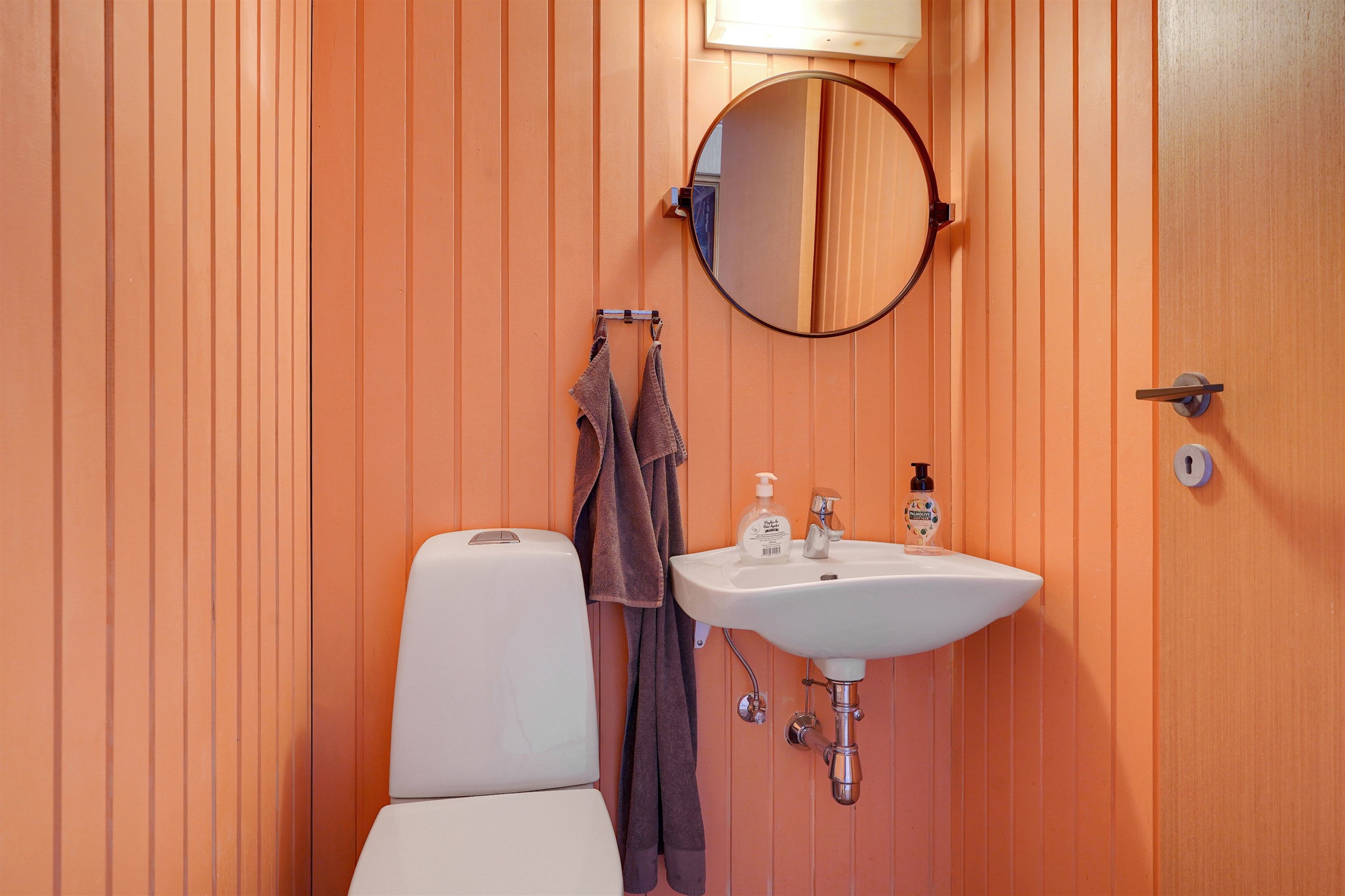 Fremhævet toilet billede i fuldskærmstilstand. Billede af Sønderkær 214, 7190 Billund