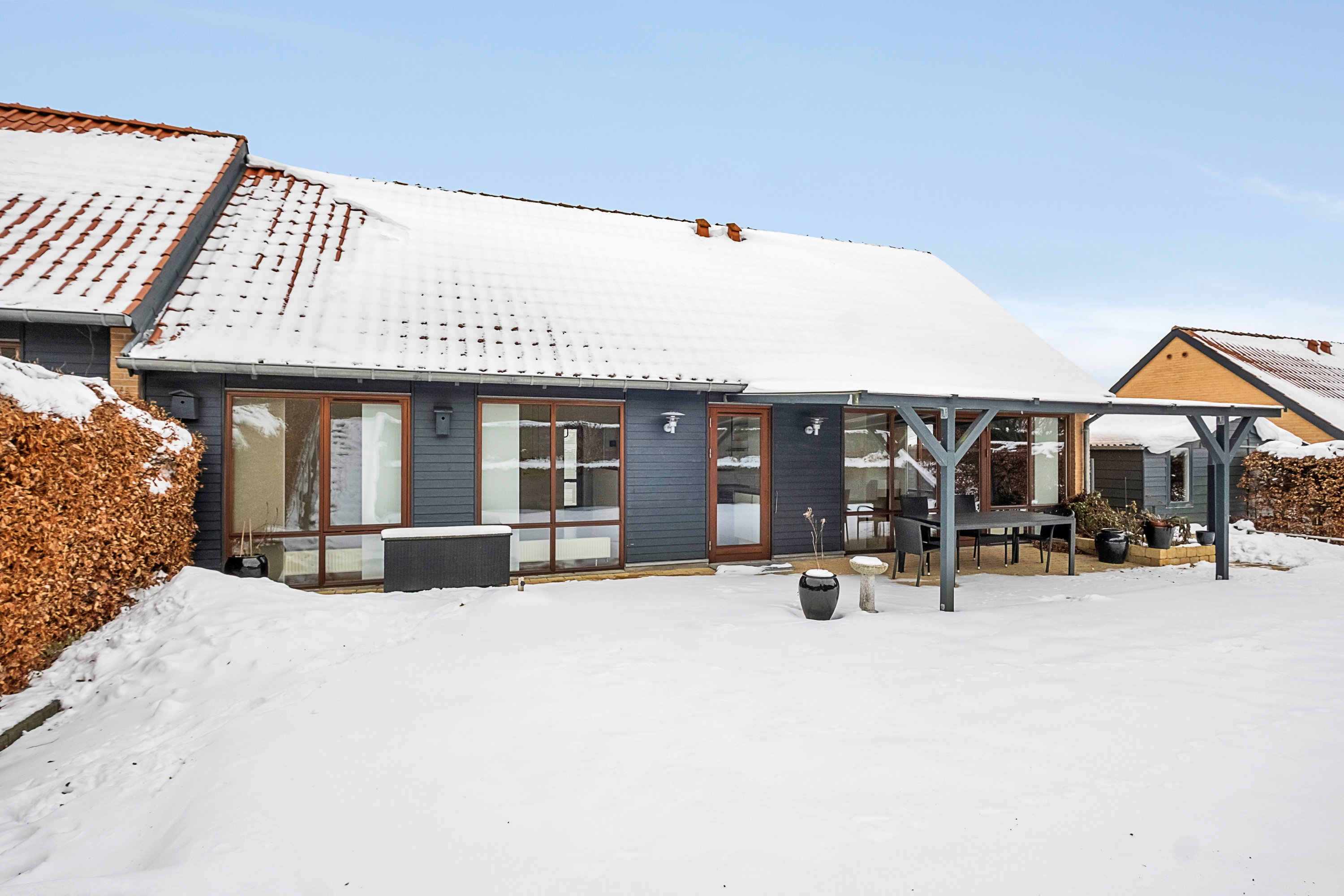 Fremhævet set fra haven billede i fuldskærmstilstand. Billede af Ellebæk Parkvej 24, 8520 Lystrup