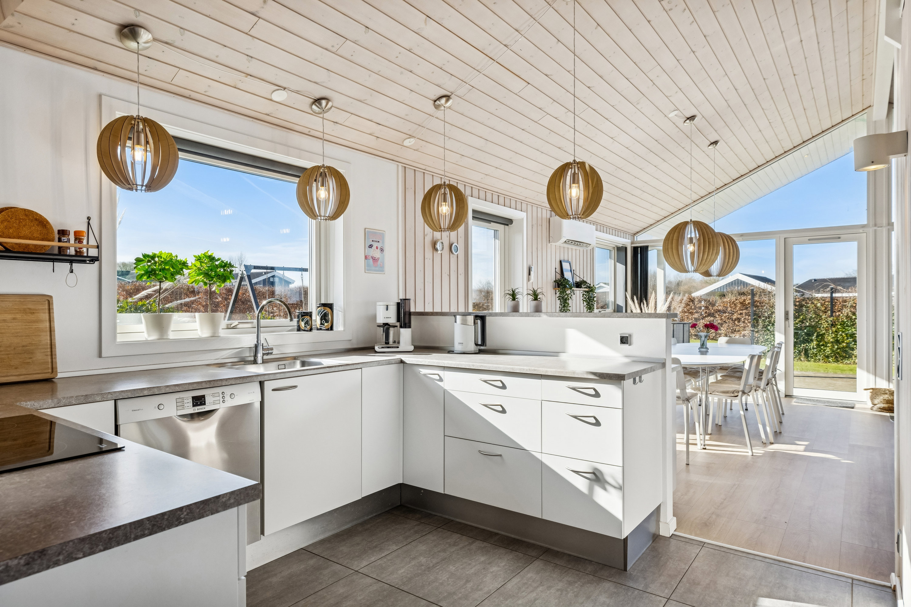 Fremhævet køkken billede i fuldskærmstilstand. Billede af Søstjerneparken 30, Købingsmark, 6430 Nordborg