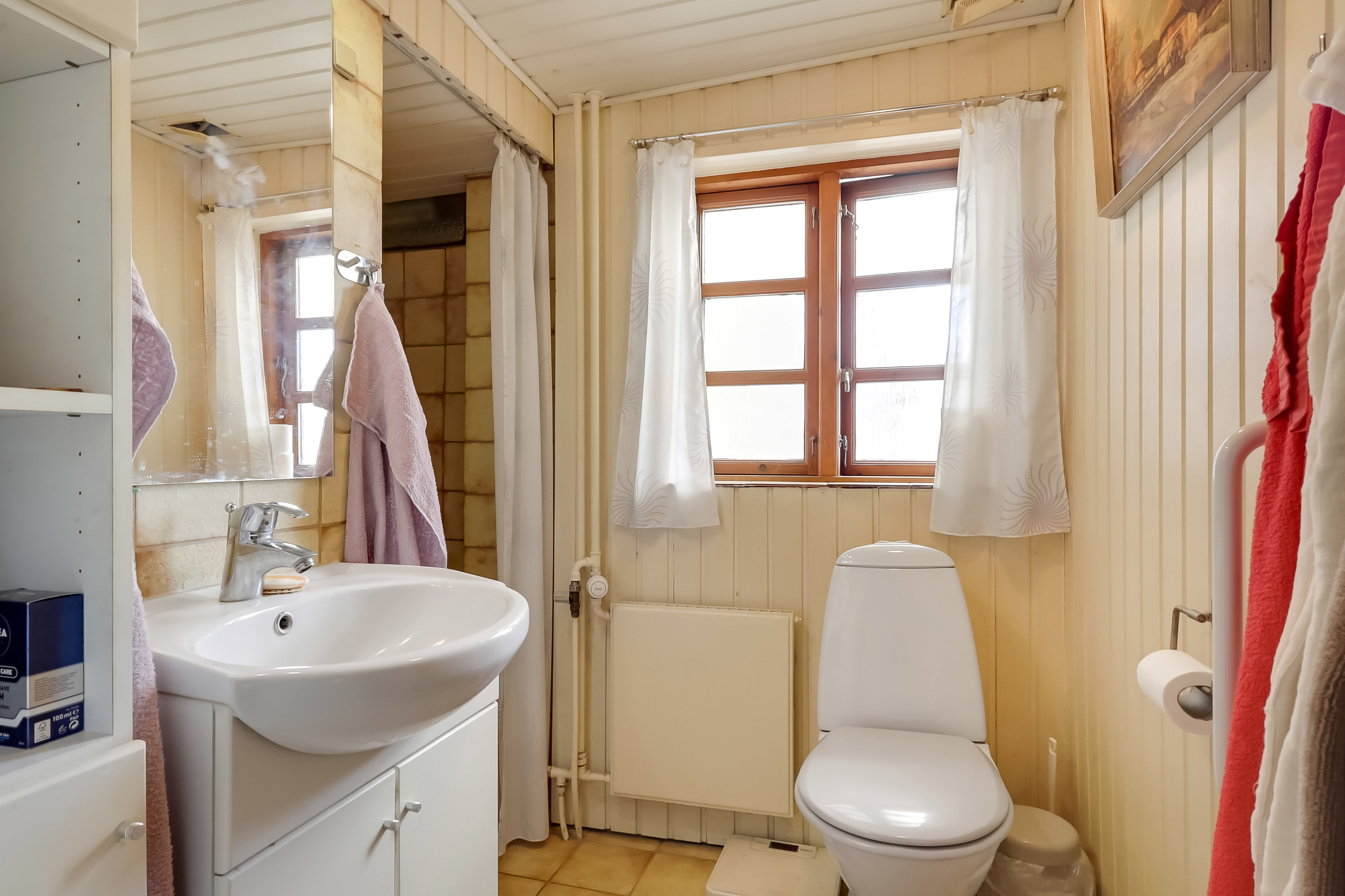 Fremhævet badeværelse billede i fuldskærmstilstand. Billede af Stubshovedvej 12, 5884 Gudme