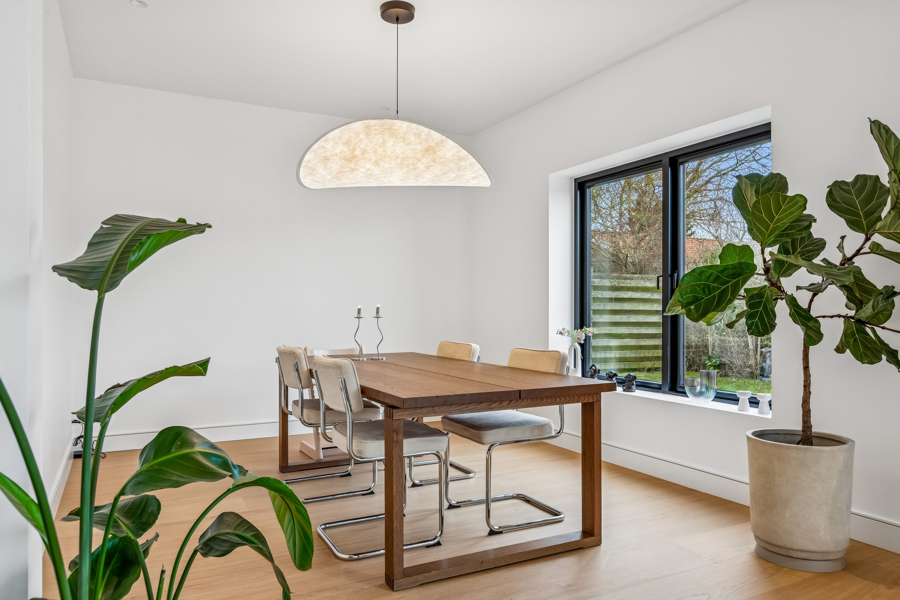 Fremhævet stue billede i fuldskærmstilstand. Billede af Jerslev Alle 39, 2770 Kastrup