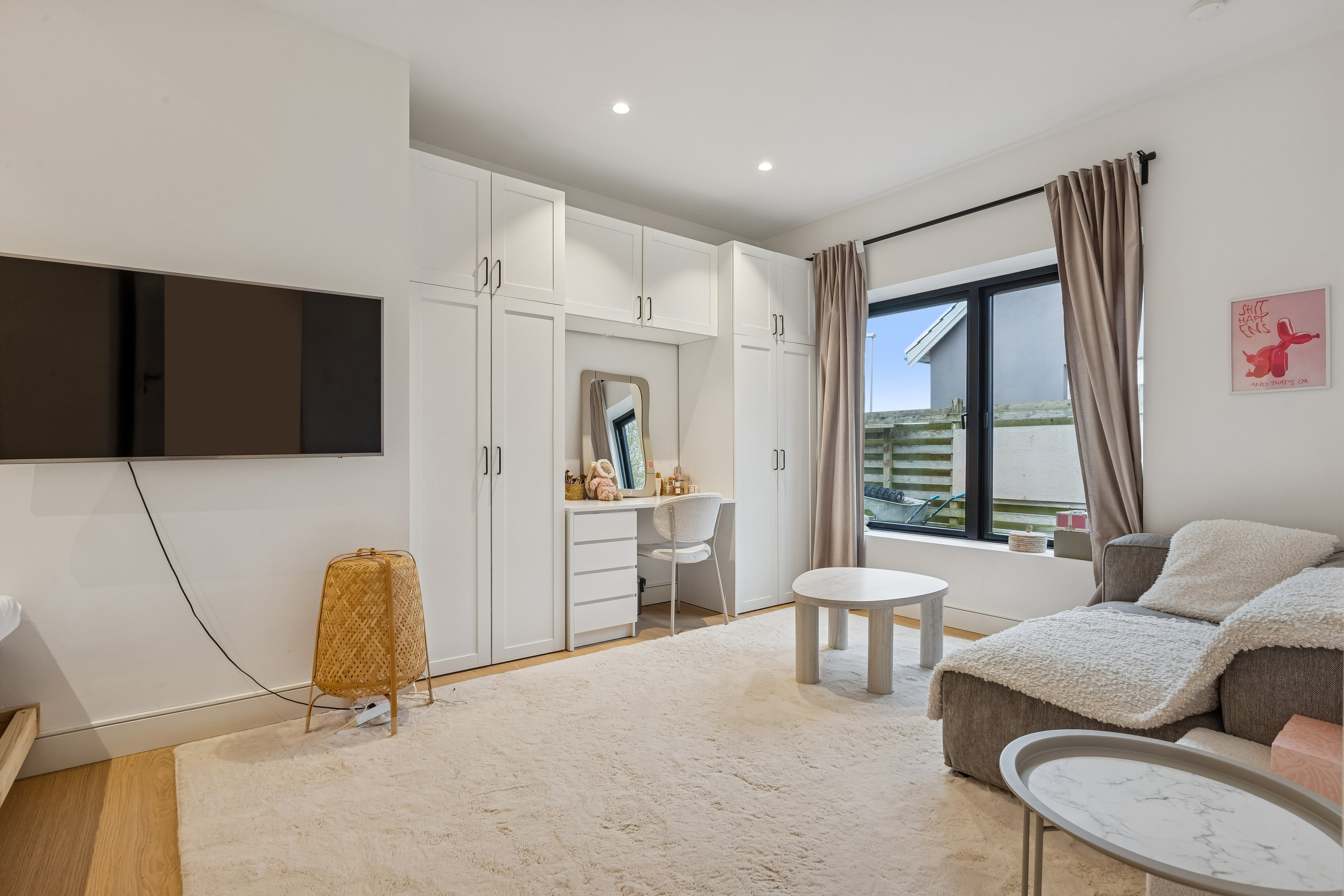 Fremhævet stue billede i fuldskærmstilstand. Billede af Jerslev Alle 39, 2770 Kastrup