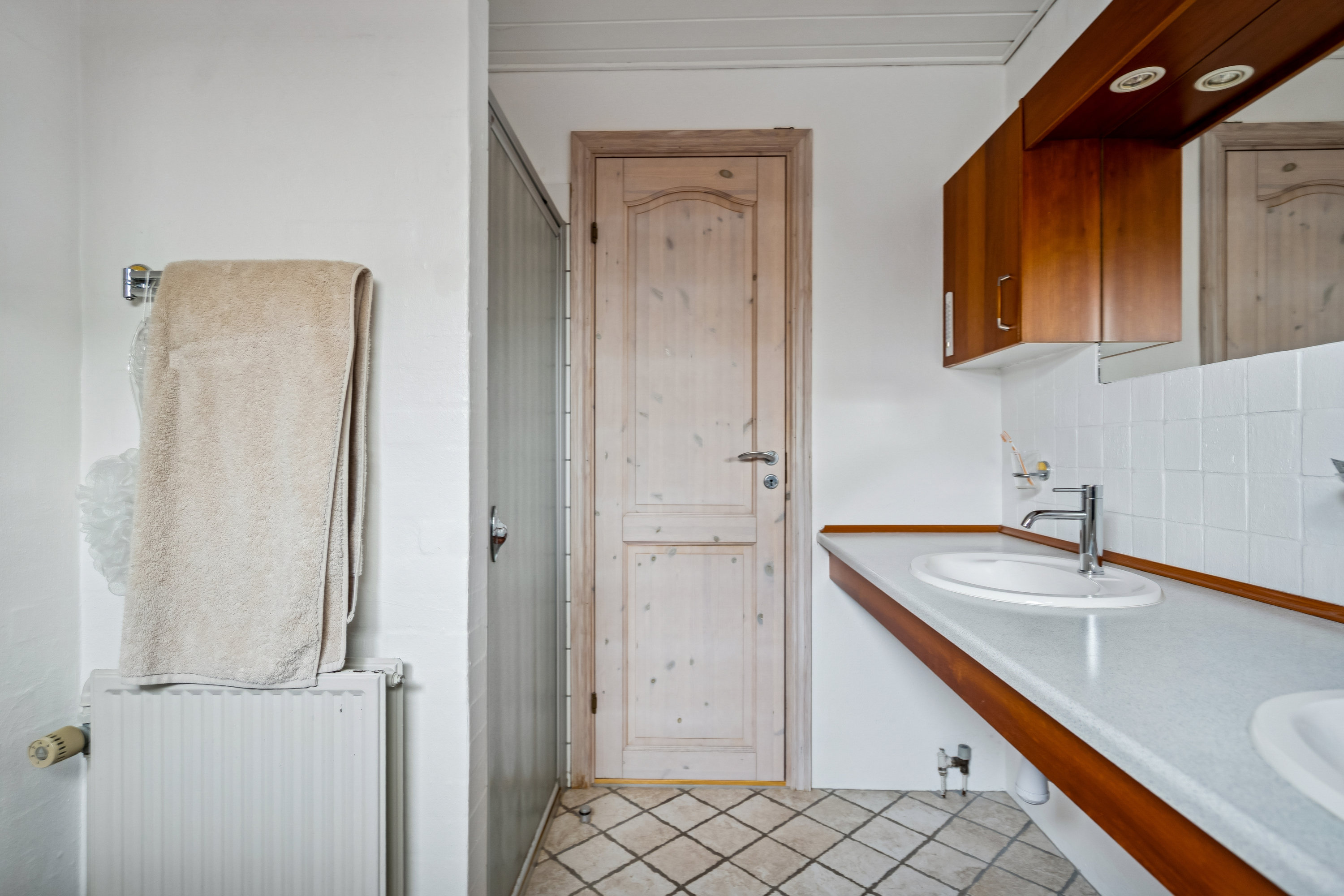 Fremhævet badeværelse billede i fuldskærmstilstand. Billede af Kromarksvej 7, Byrum, 9940 Læsø