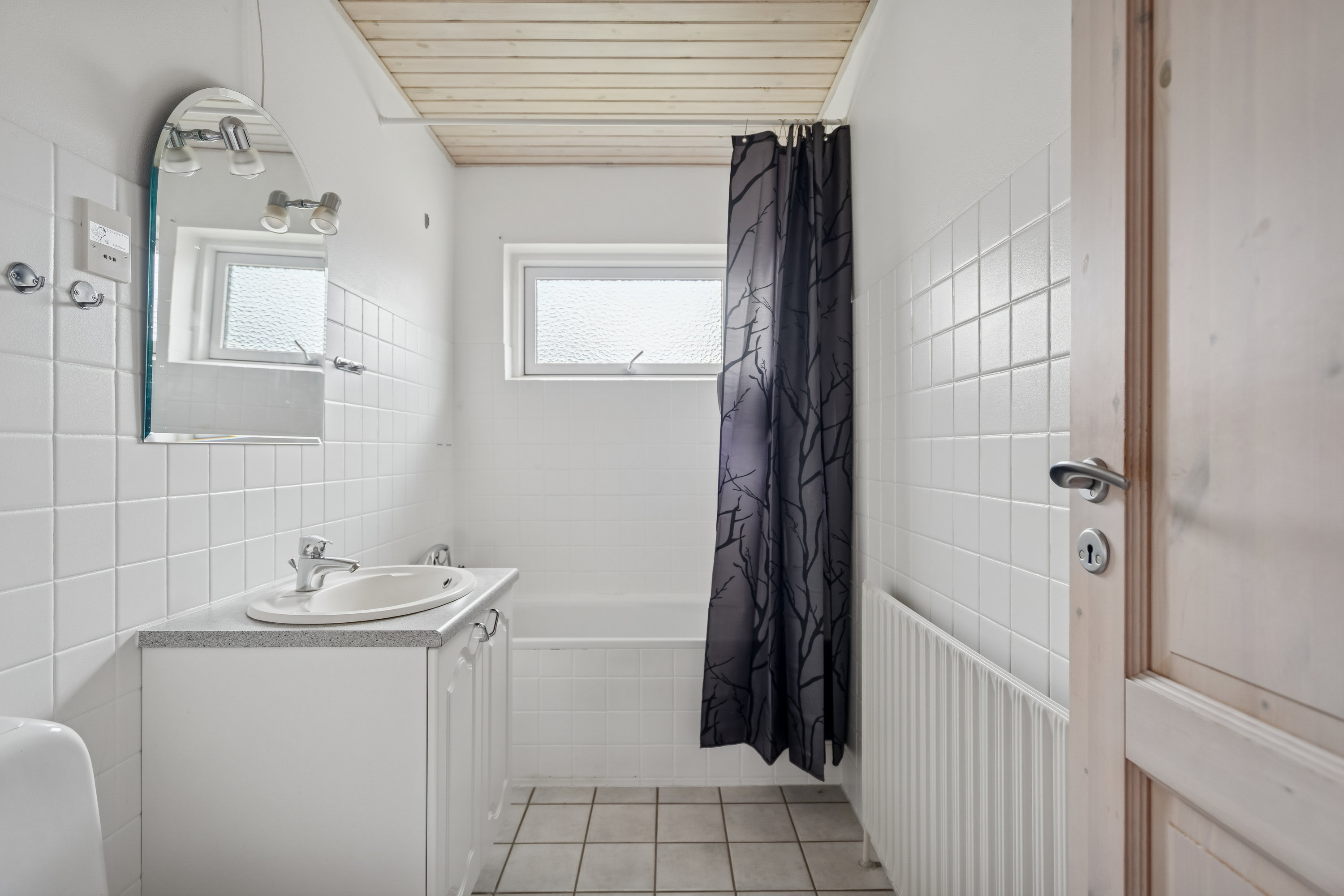 Fremhævet badeværelse billede i fuldskærmstilstand. Billede af Kromarksvej 7, Byrum, 9940 Læsø