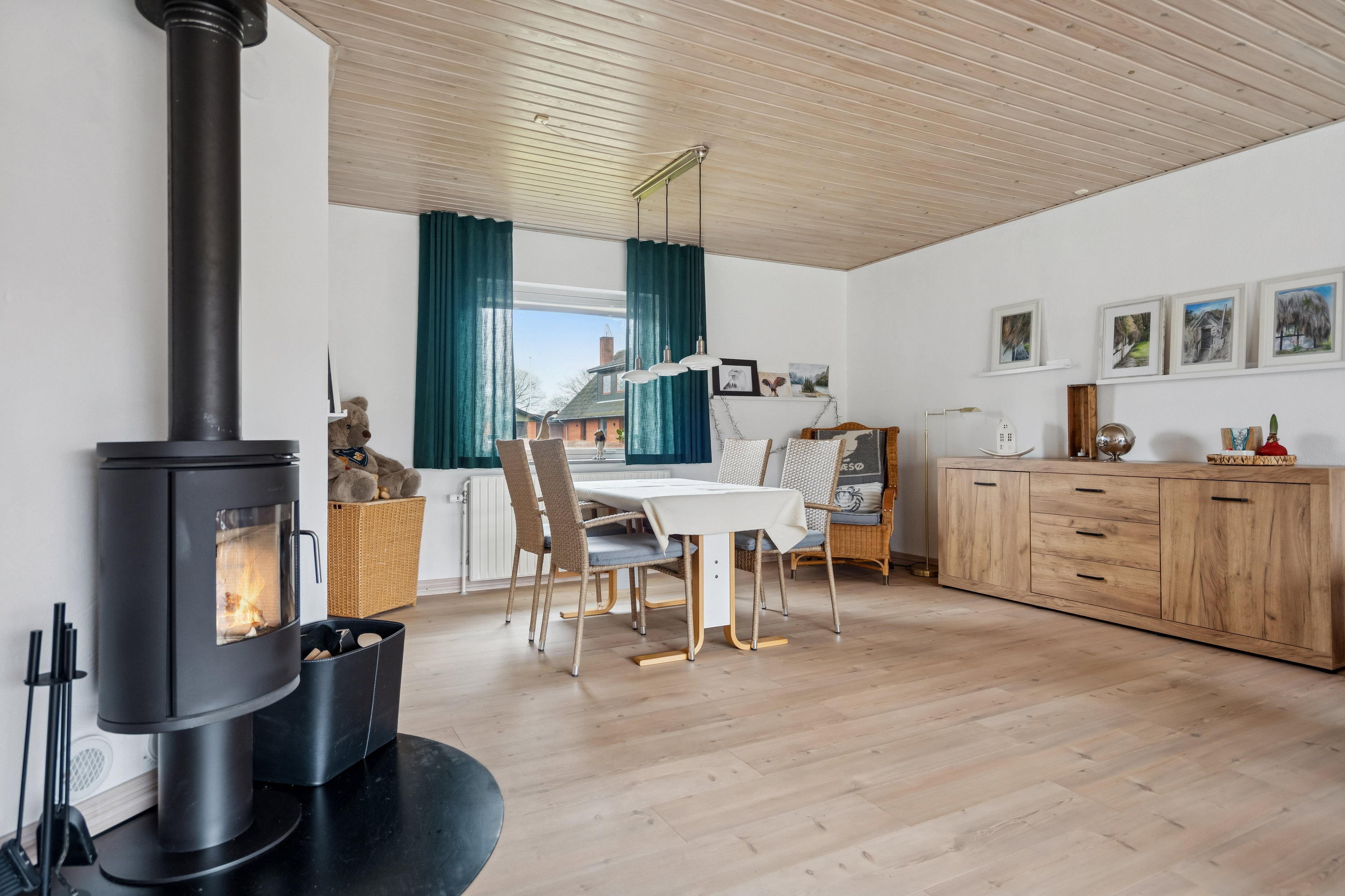 Fremhævet stue billede i fuldskærmstilstand. Billede af Kromarksvej 7, Byrum, 9940 Læsø