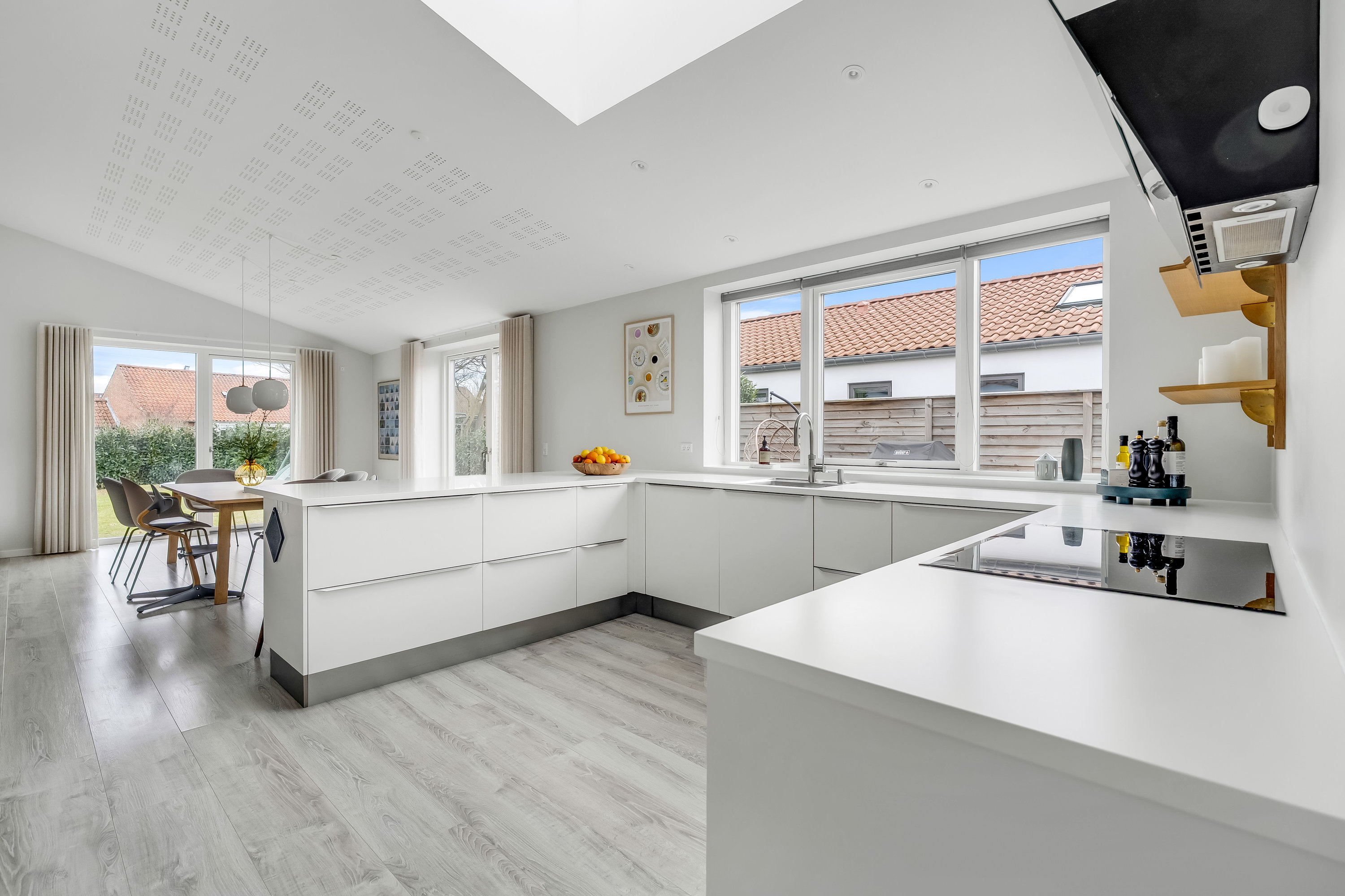 Fremhævet køkken billede i fuldskærmstilstand. Billede af Kongestien 66, 2830 Virum