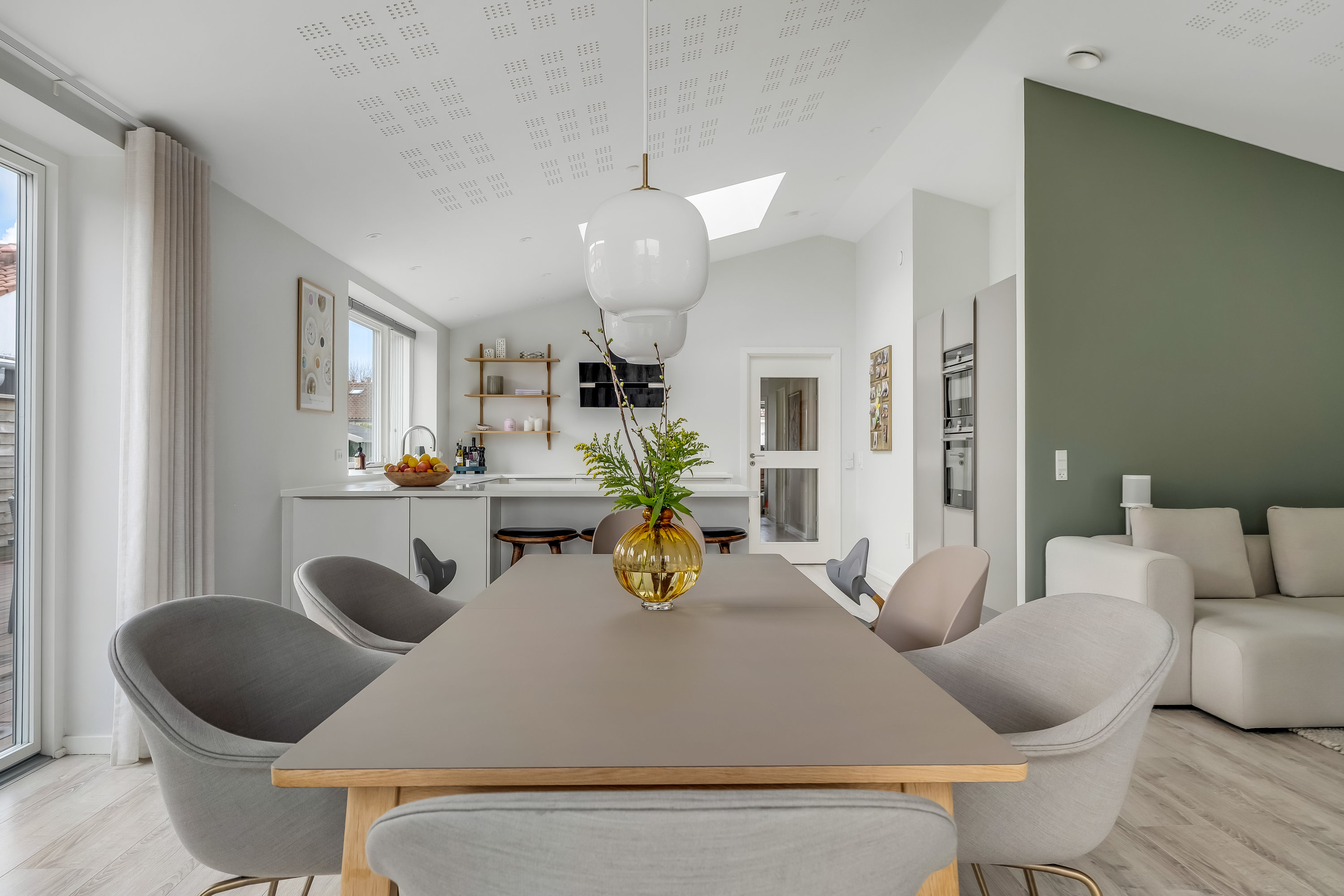 Fremhævet køkken billede i fuldskærmstilstand. Billede af Kongestien 66, 2830 Virum