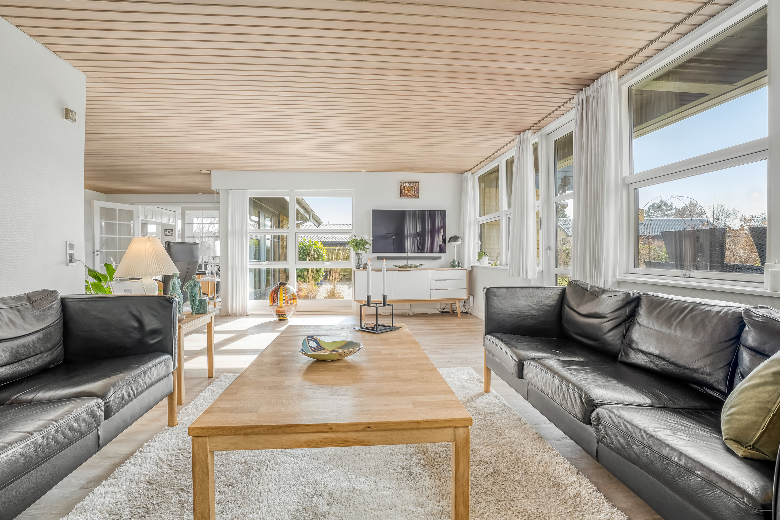 Fremhævet stue billede i fuldskærmstilstand. Billede af Fyrrevænget 11, Sundby, 4800 Nykøbing F