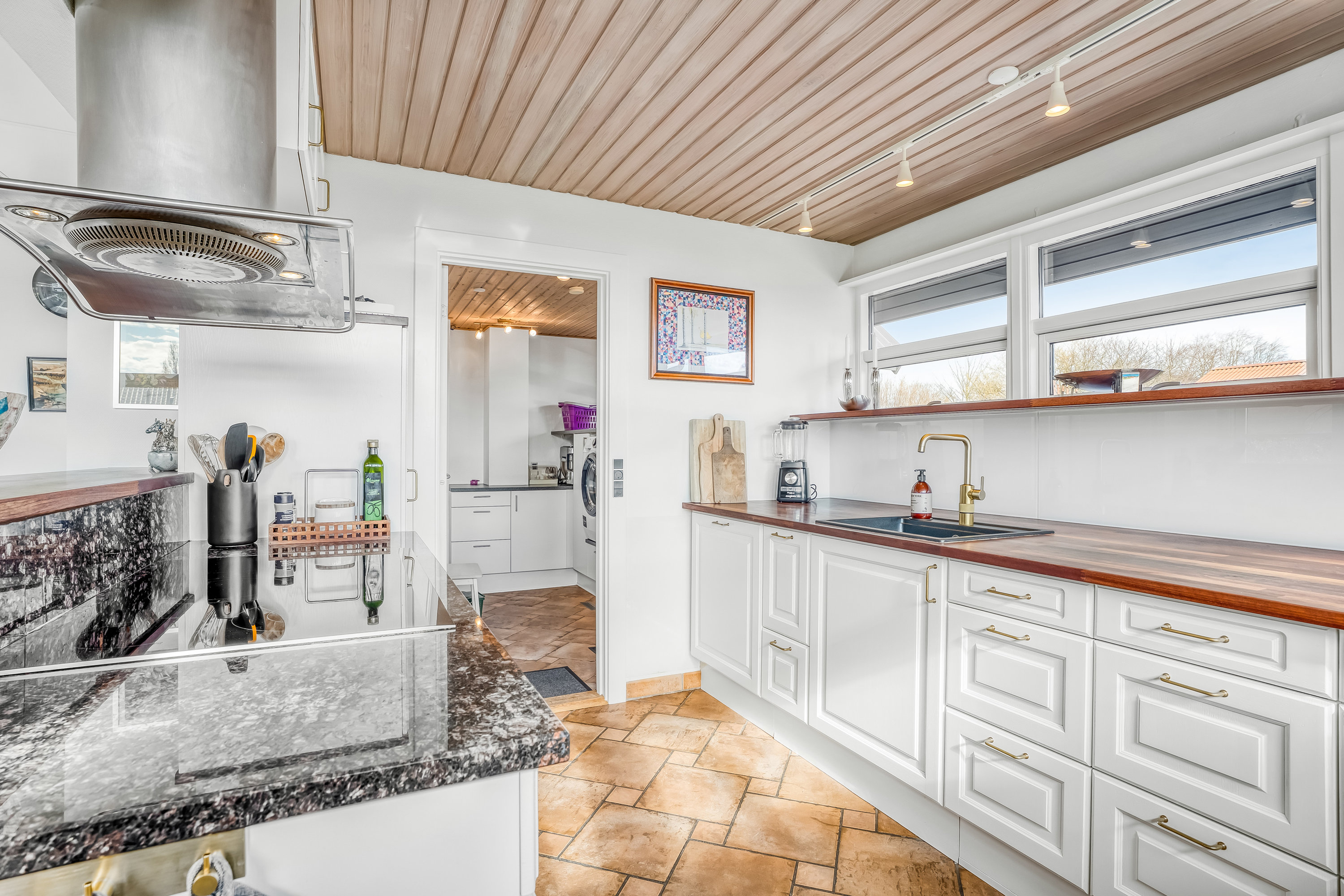 Fremhævet køkken billede i fuldskærmstilstand. Billede af Fyrrevænget 11, Sundby, 4800 Nykøbing F