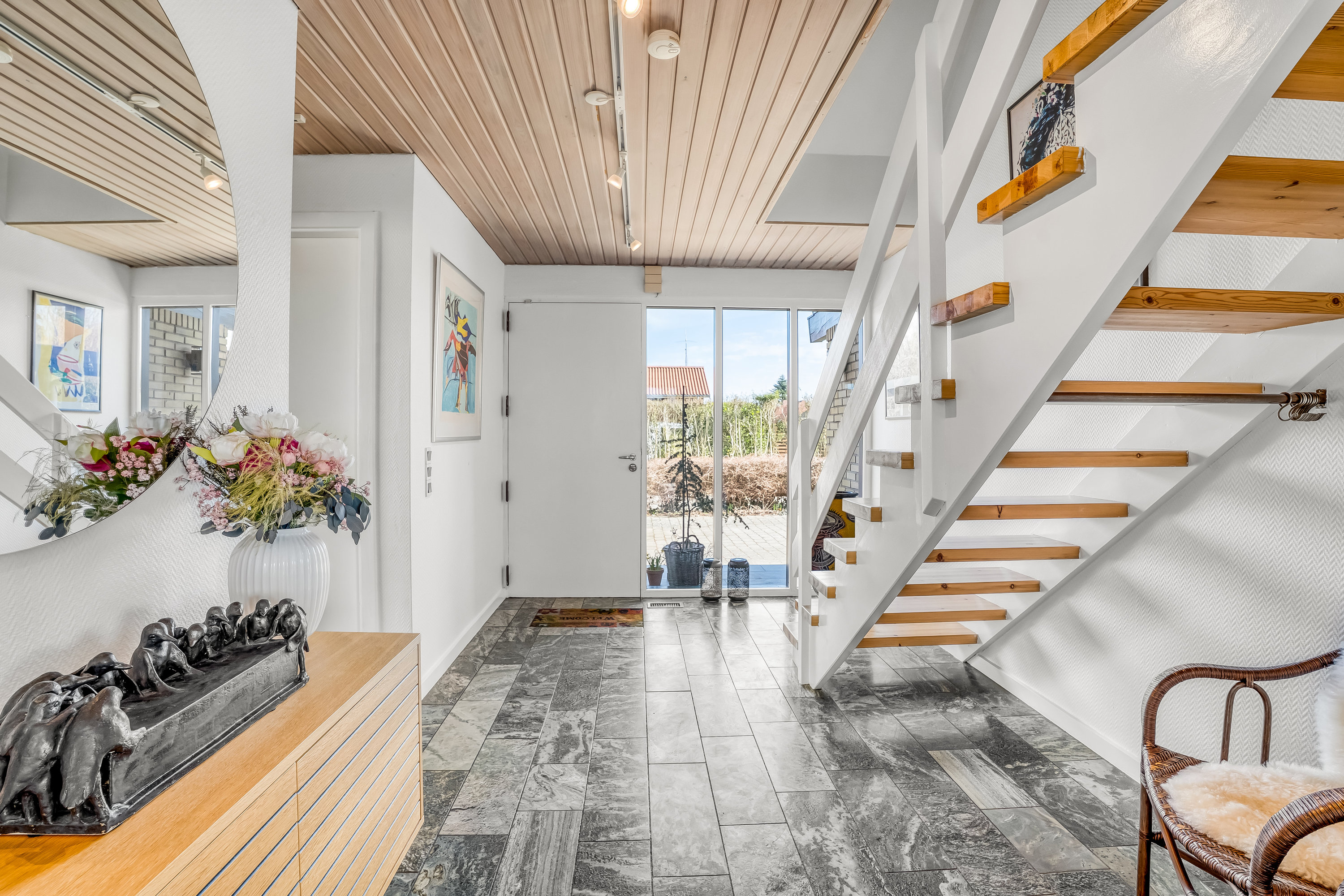 Miniaturebillede 1: entré. Billede af Fyrrevænget 11, Sundby, 4800 Nykøbing F