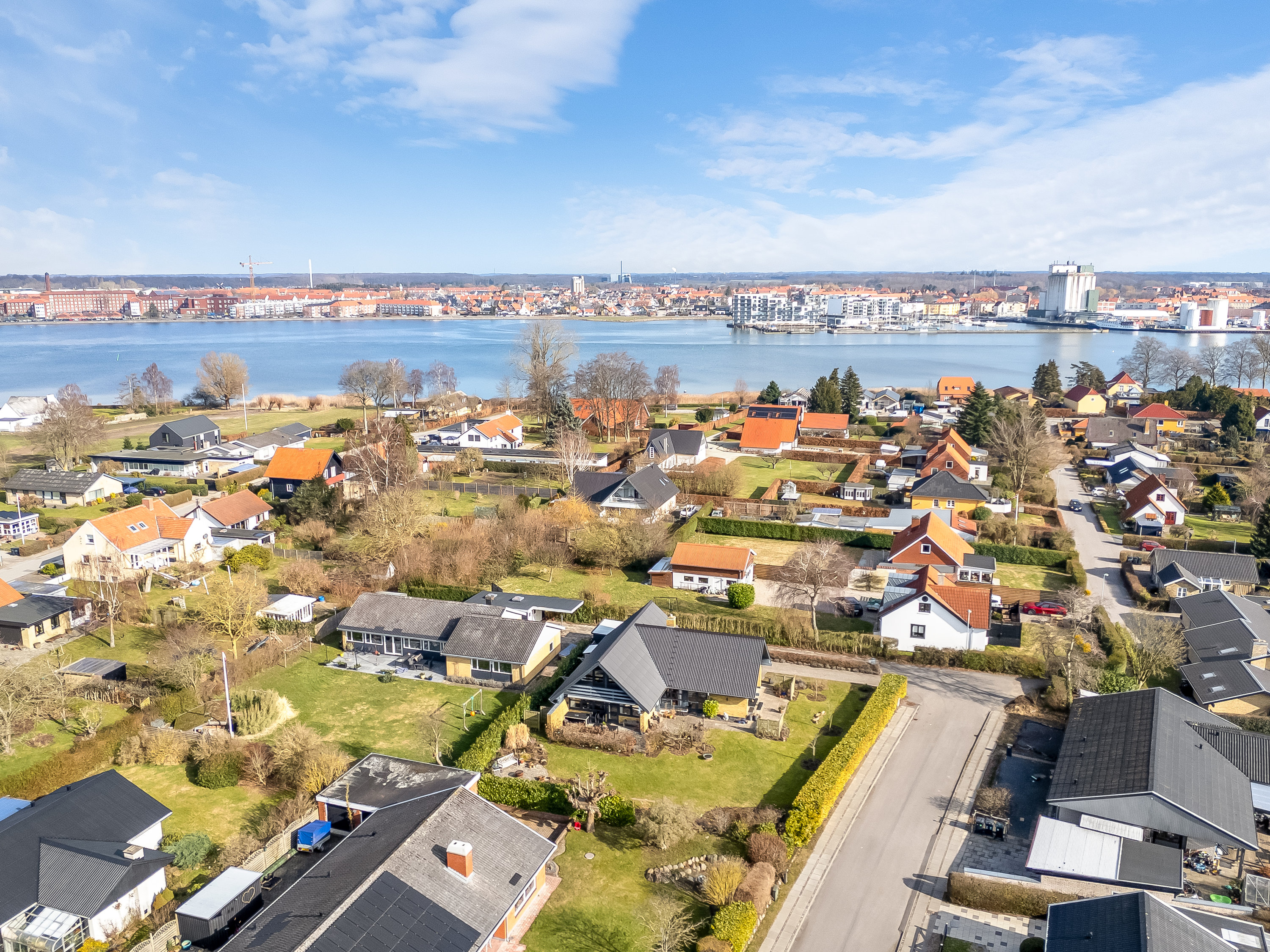 Villa: Luftfoto på Fyrrevænget 11, Sundby, 4800 Nykøbing F