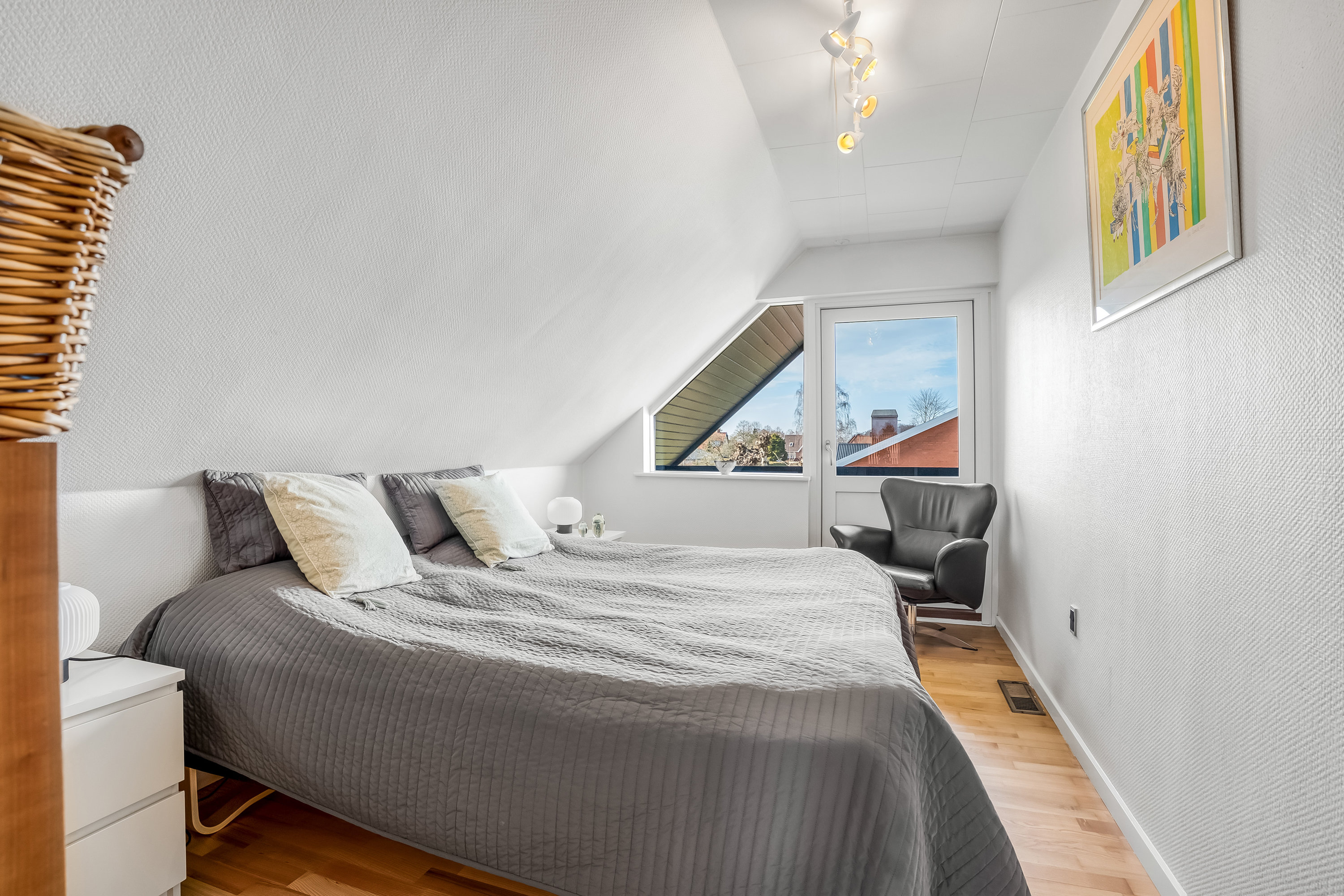 Fremhævet soveværelse billede i fuldskærmstilstand. Billede af Fyrrevænget 11, Sundby, 4800 Nykøbing F