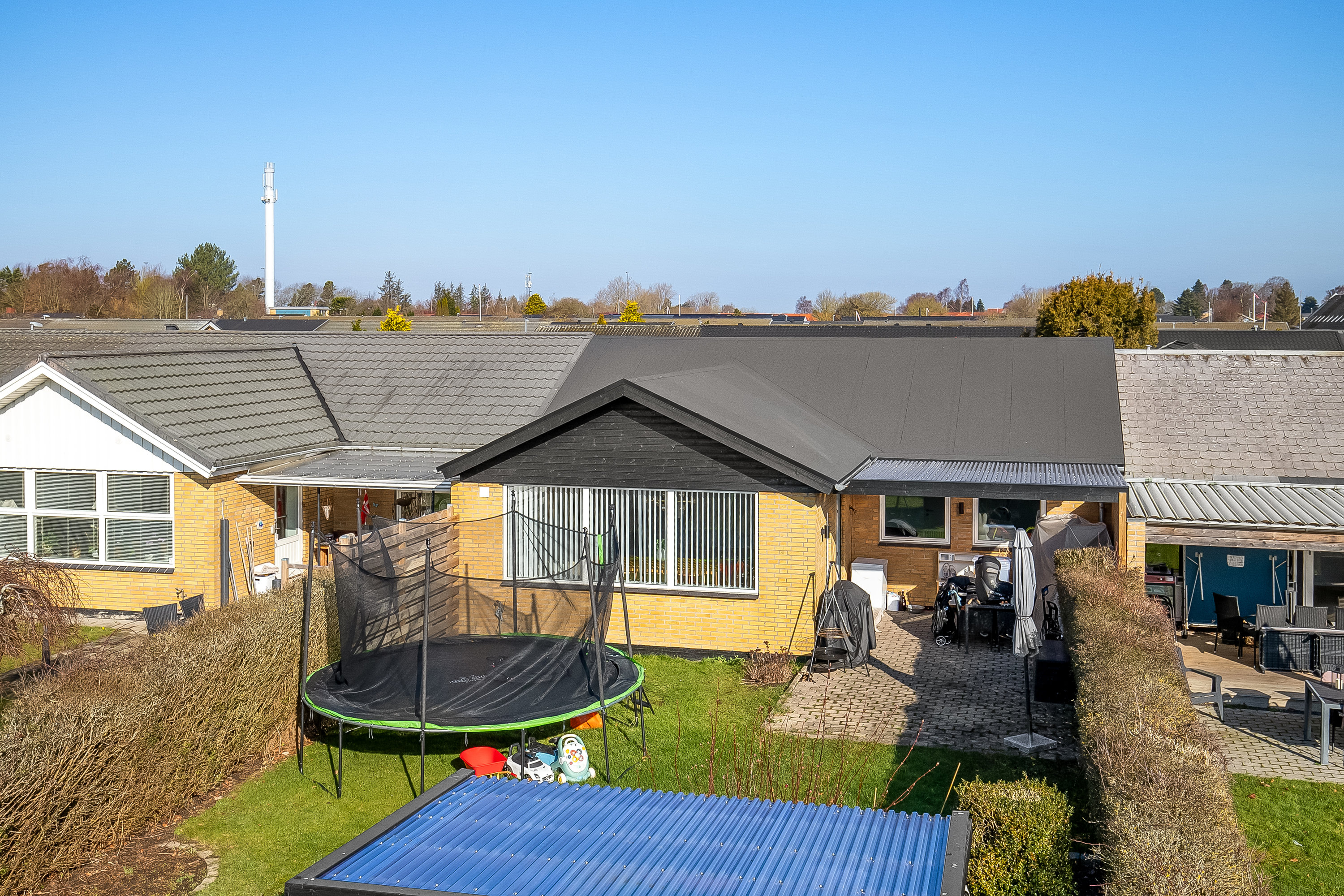 Fremhævet mastefoto billede i fuldskærmstilstand. Billede af Brændekildevænget 18, 7000 Fredericia