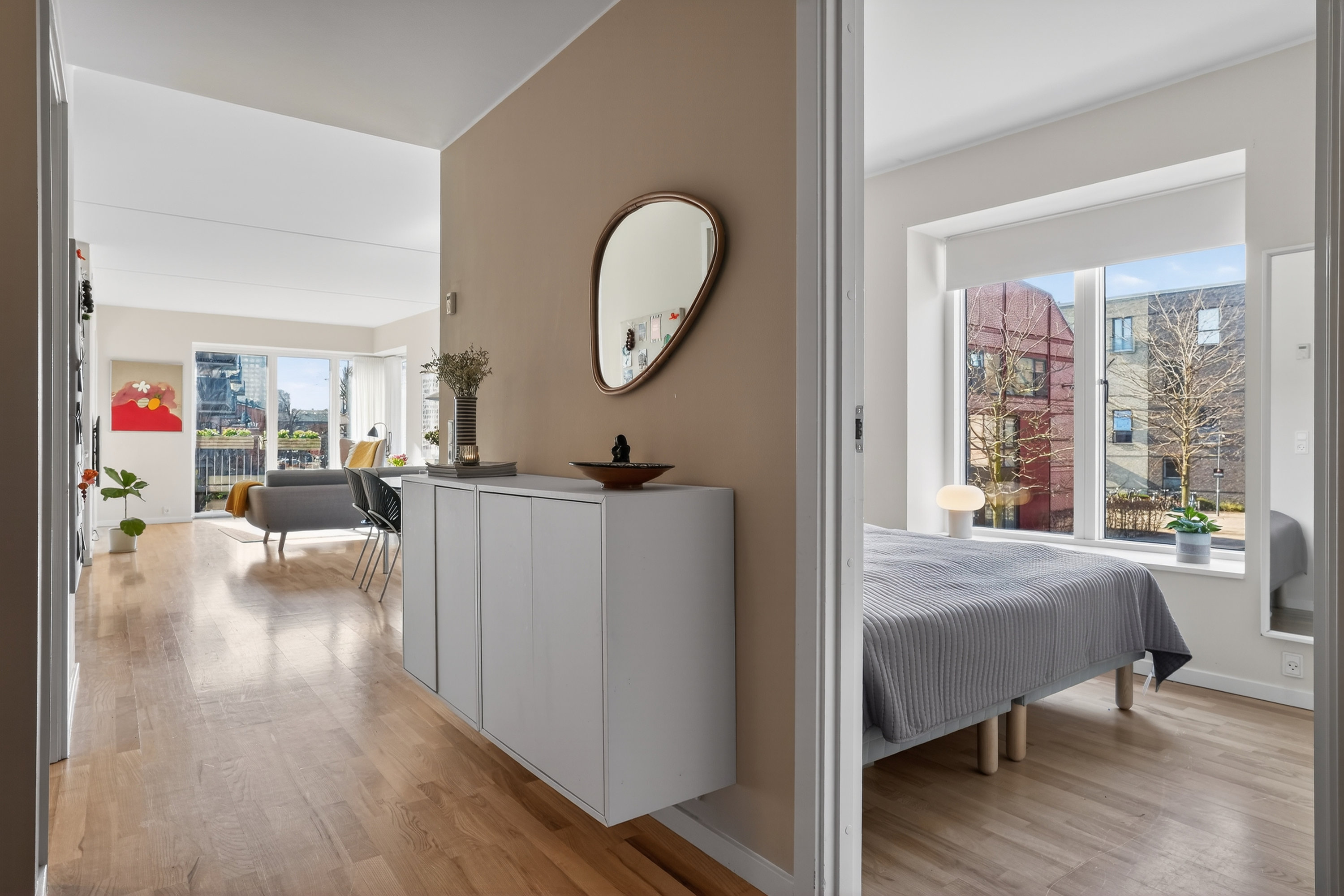 Fremhævet entré billede i fuldskærmstilstand. Billede af Tove Maës Vej 2, 1. th., 2500 Valby