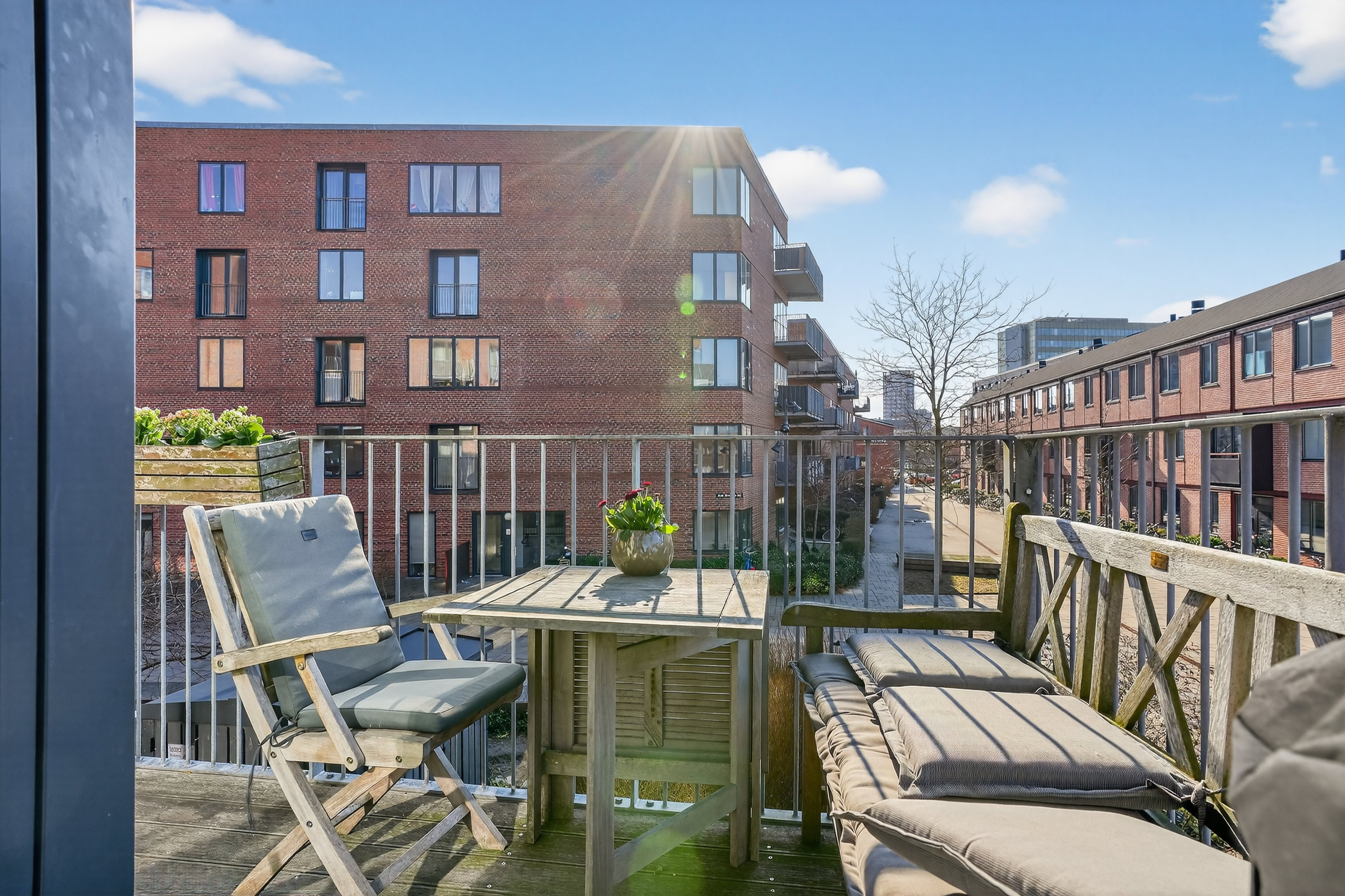 Fremhævet altan billede i fuldskærmstilstand. Billede af Tove Maës Vej 2, 1. th., 2500 Valby