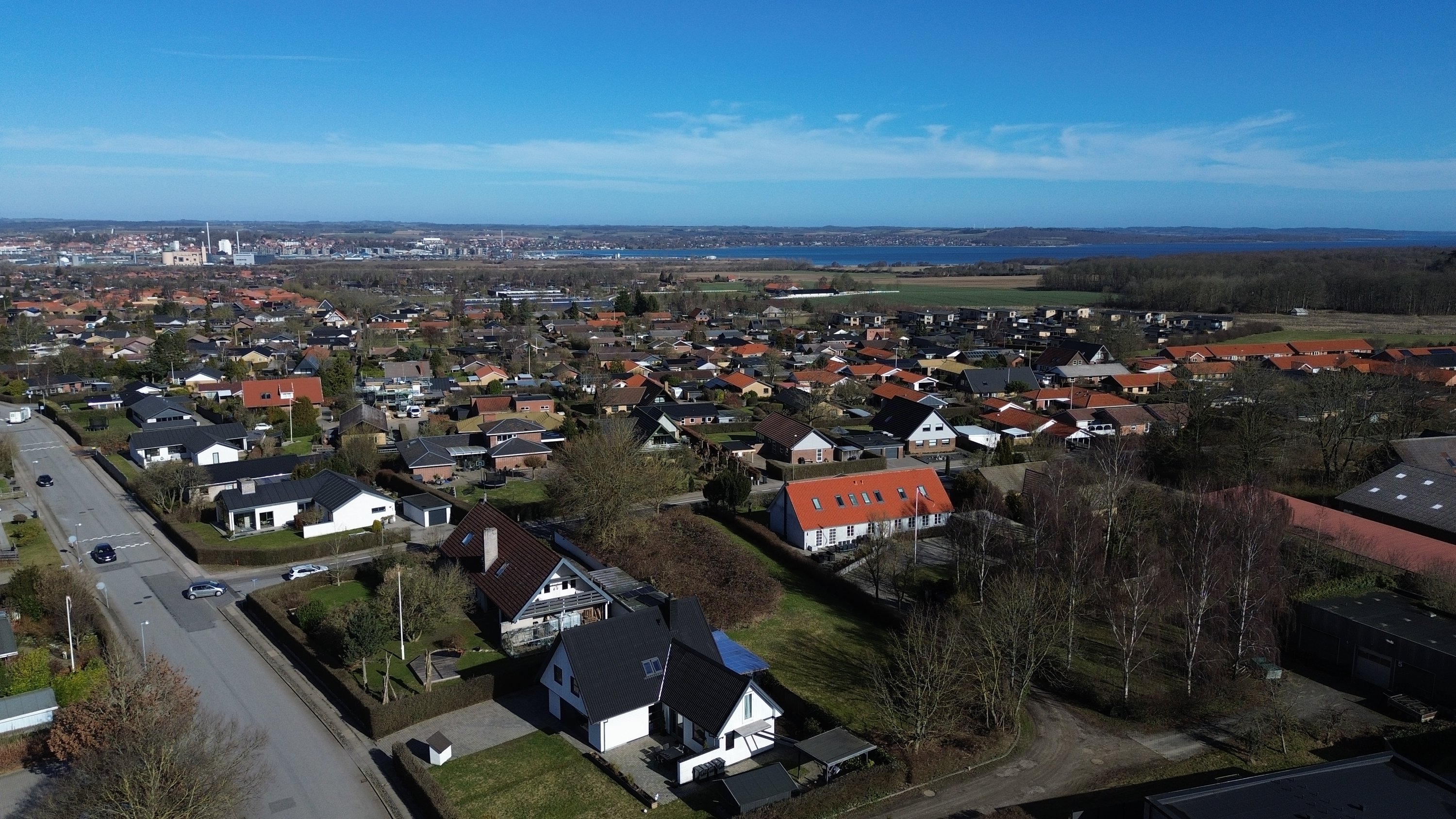 Fremhævet drone billede i fuldskærmstilstand. Billede af Nordrevej 2A og Tyrstedvej 3B, Tyrsted, 8700 Horsens