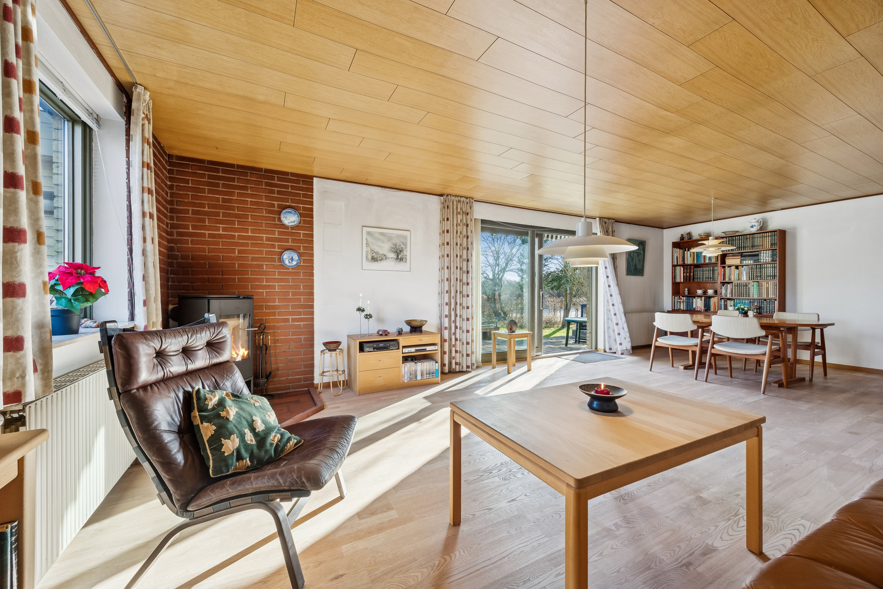 Fremhævet stue billede i fuldskærmstilstand. Billede af Højbuen 2, 4270 Høng