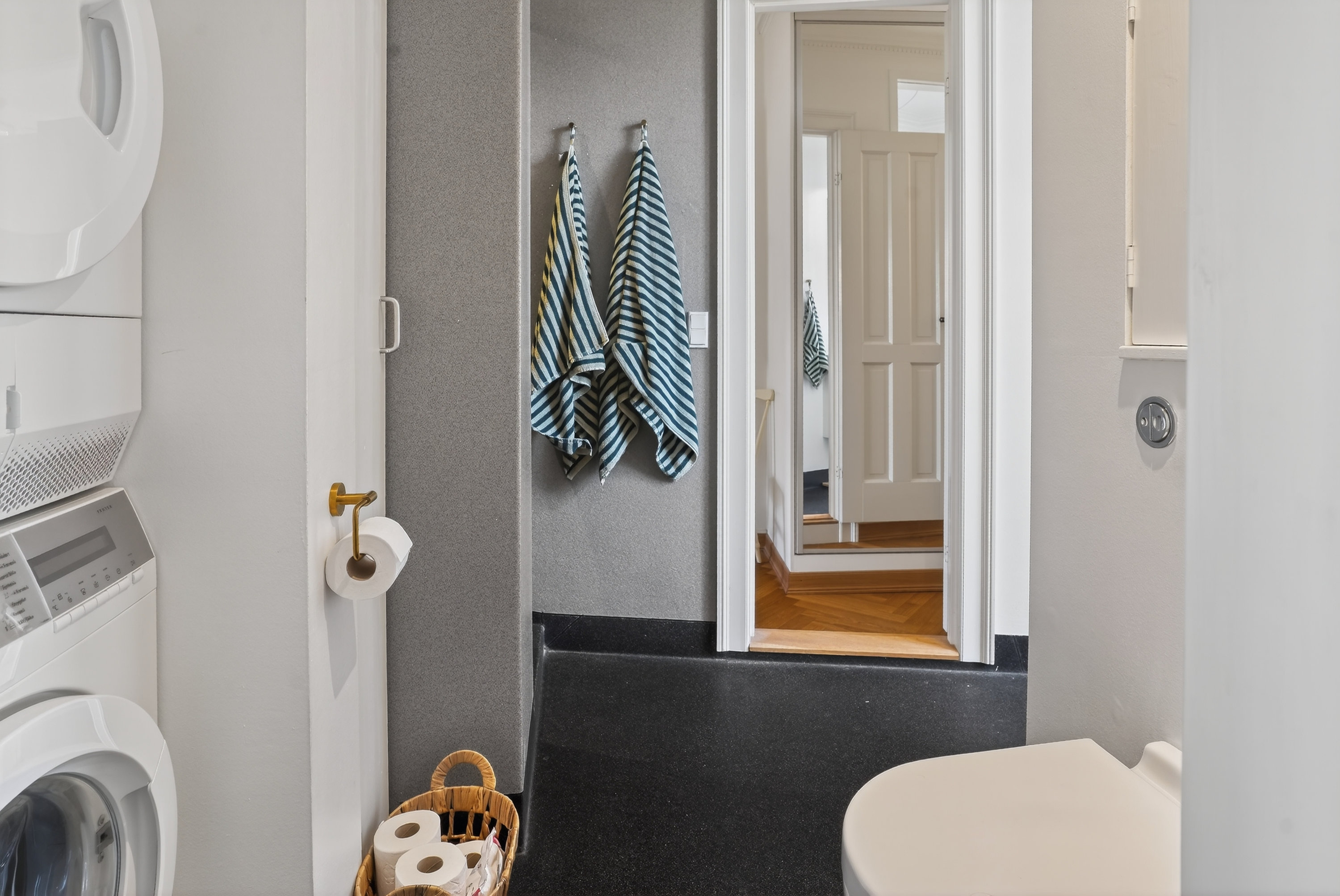 Fremhævet badeværelse billede i fuldskærmstilstand. Billede af Gyldenstræde 5, 1. th., 3000 Helsingør