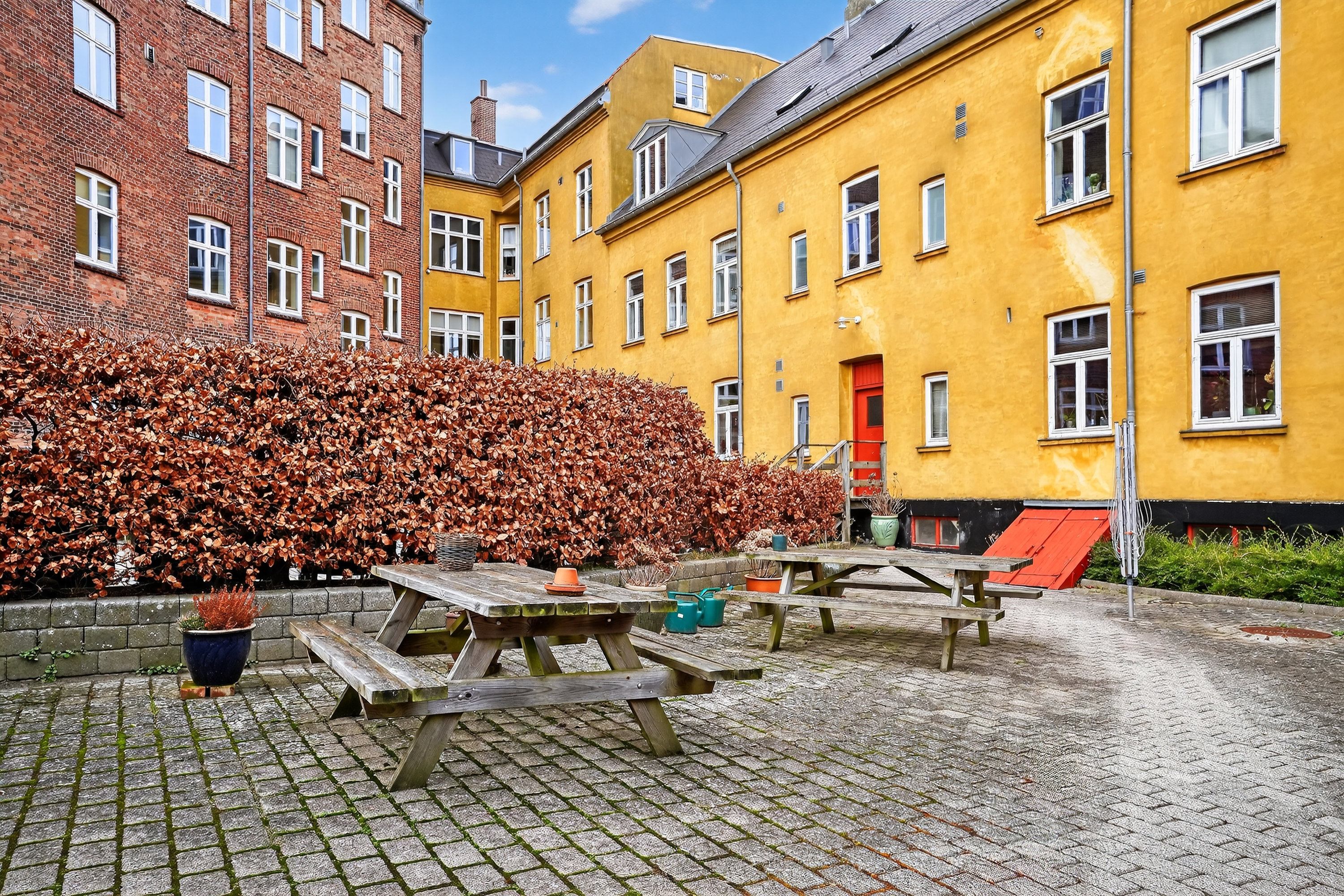 Fremhævet gårdmiljø billede i fuldskærmstilstand. Billede af Gyldenstræde 5, 1. th., 3000 Helsingør