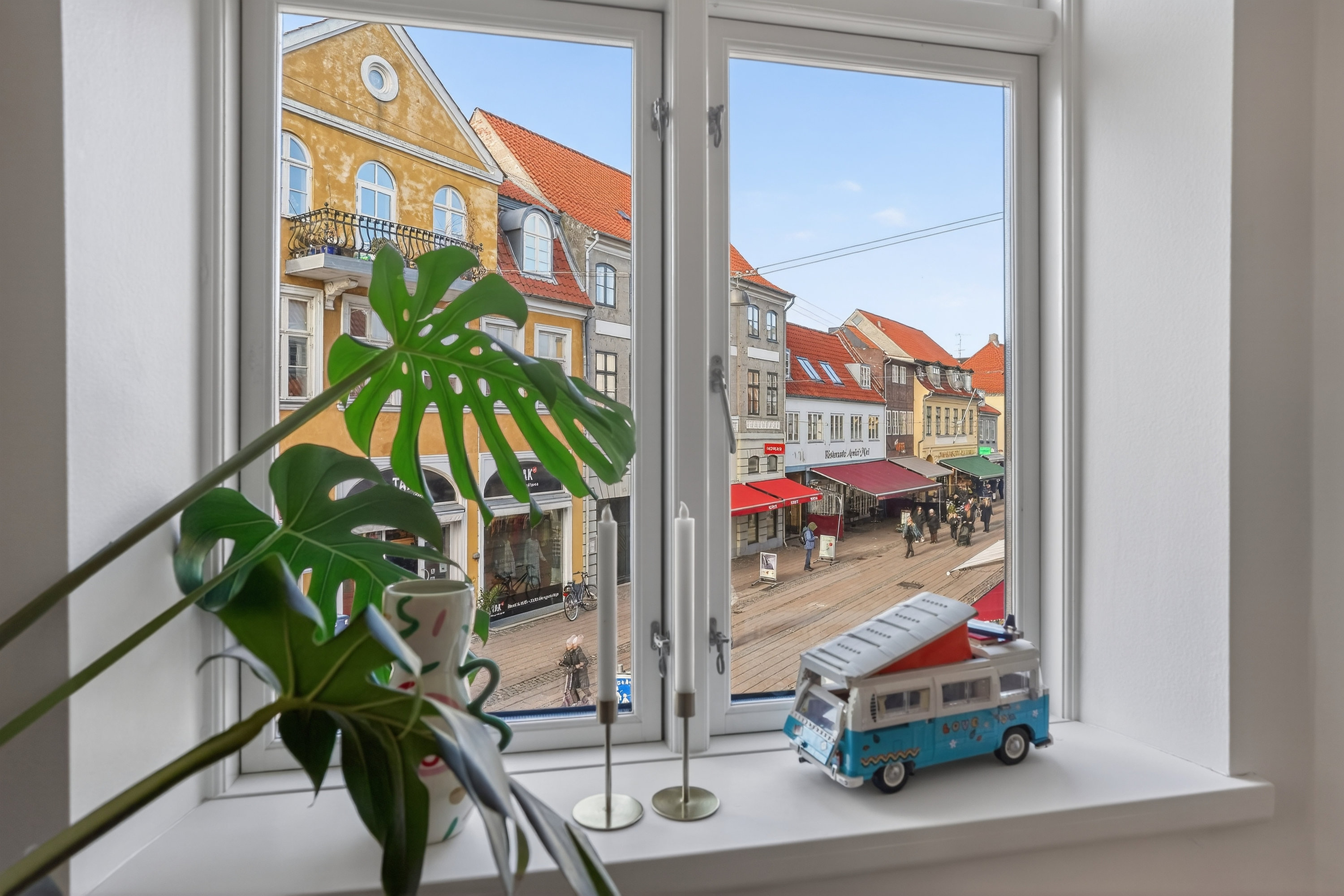 Fremhævet udsigt billede i fuldskærmstilstand. Billede af Gyldenstræde 5, 1. th., 3000 Helsingør