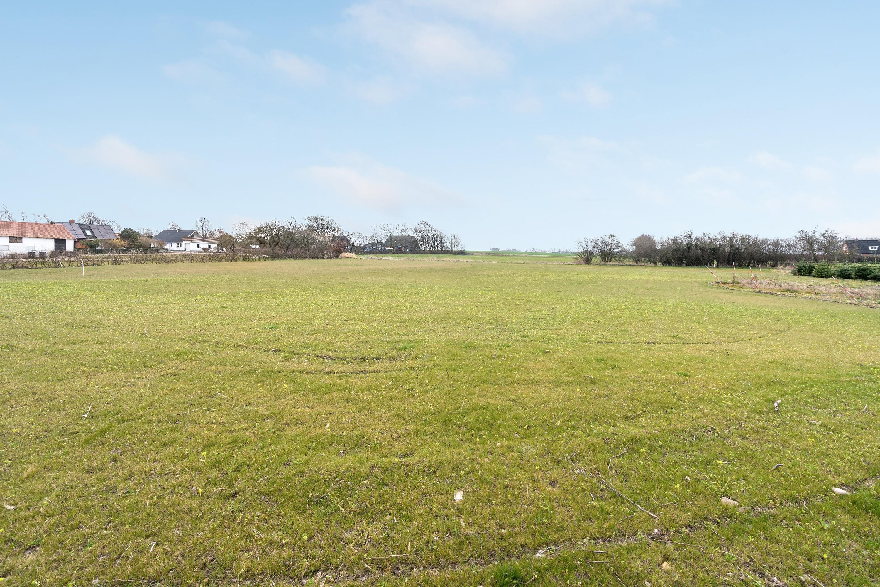 Fremhævet byggegrund billede i fuldskærmstilstand. Billede af Blomstervænget 1, Brund, 7130 Juelsminde