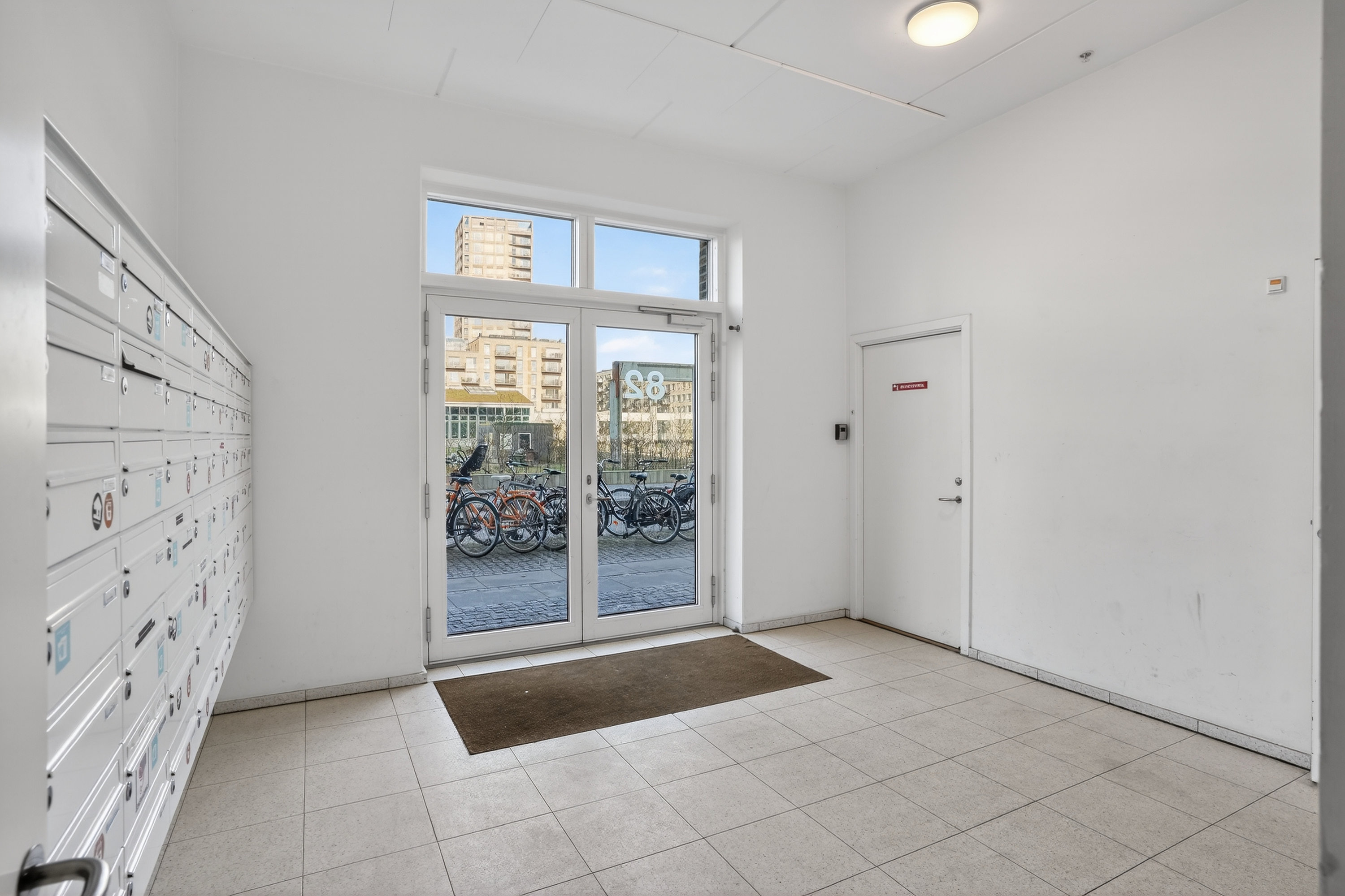 Fremhævet opgang billede i fuldskærmstilstand. Billede af Paradisæblevej 82, st.. 1., 2500 Valby