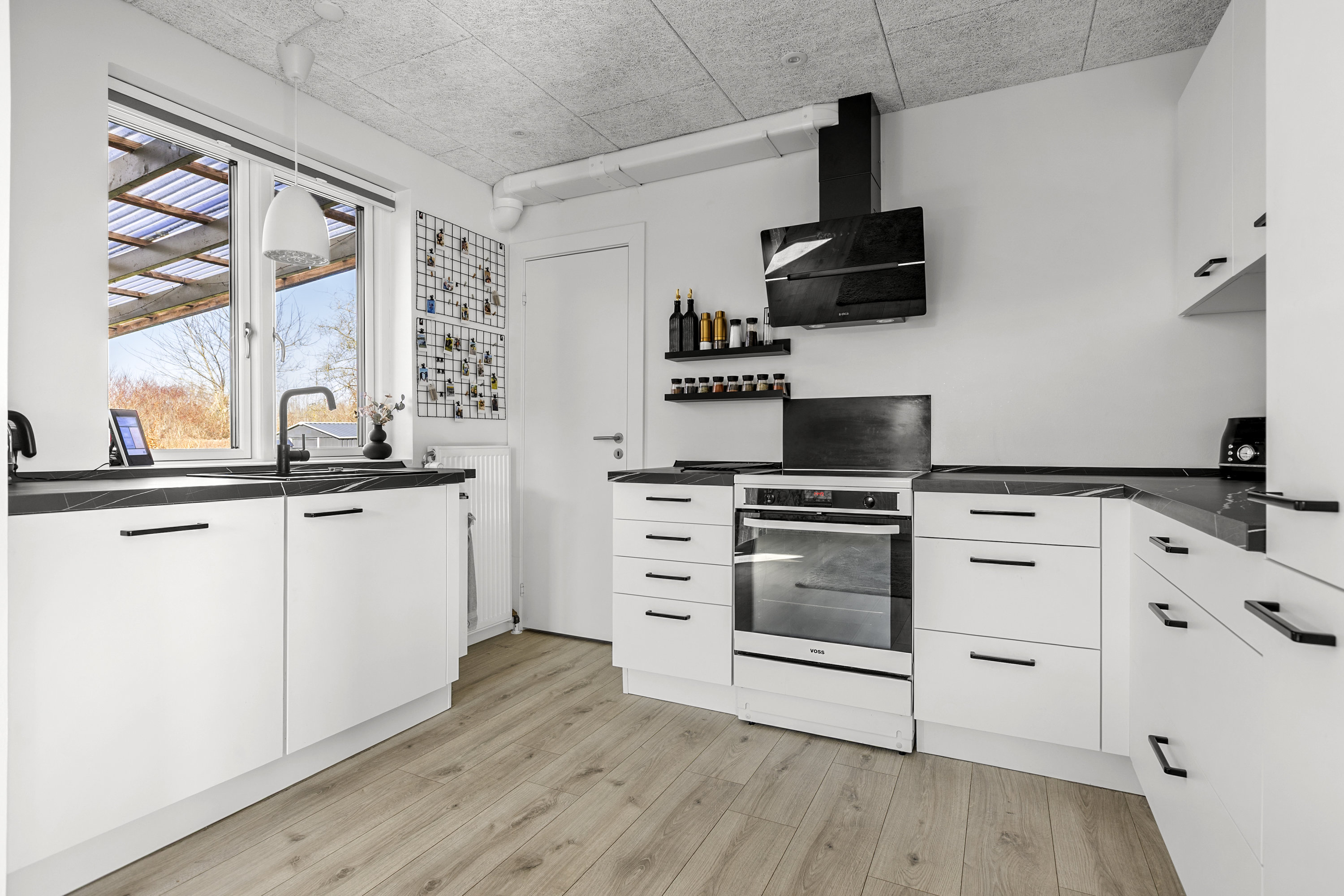 Fremhævet køkken billede i fuldskærmstilstand. Billede af Korsbækvej 12, 4281 Gørlev