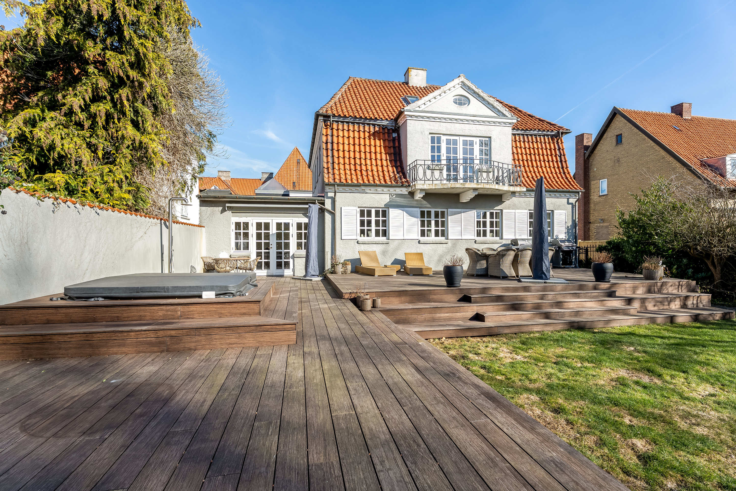 Fremhævet terrasse billede i fuldskærmstilstand. Billede af Rosenvænget 26, 4800 Nykøbing F