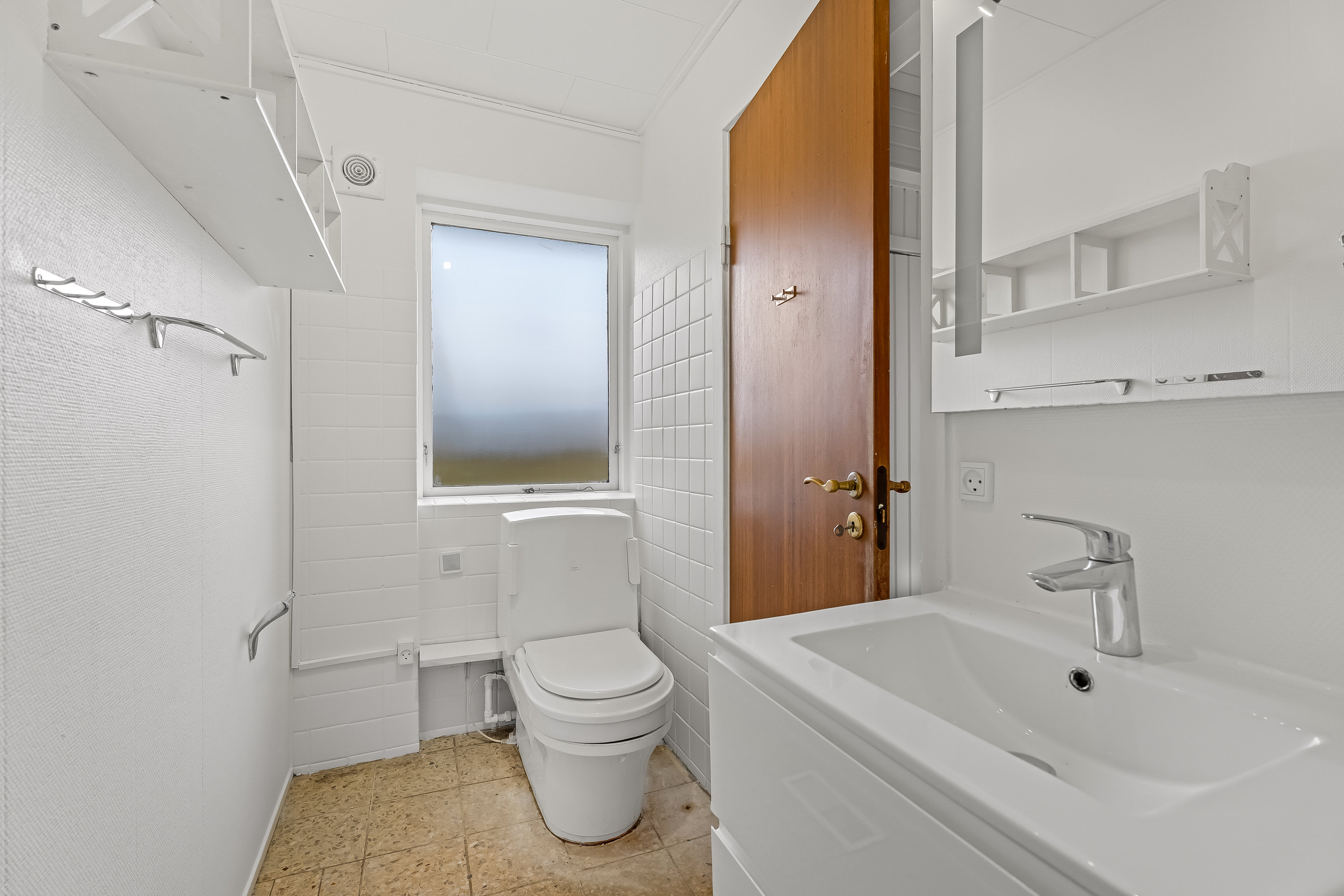 Fremhævet badeværelse billede i fuldskærmstilstand. Billede af Sundtoften 29, Sundby, 4800 Nykøbing F