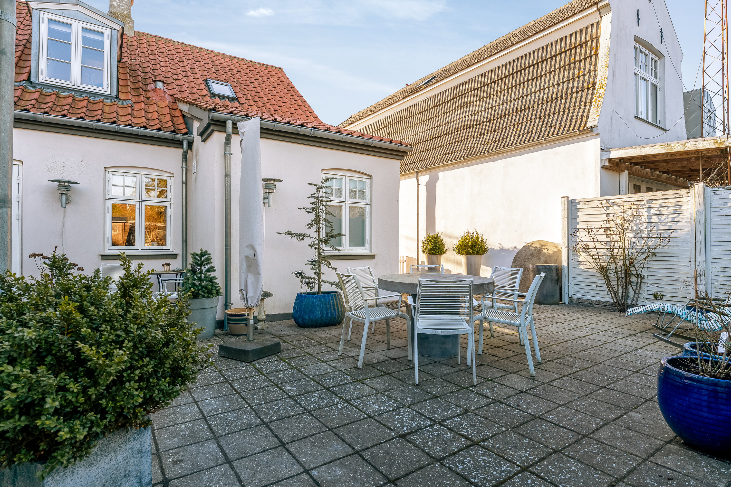 Fremhævet terrasse billede i fuldskærmstilstand. Billede af Strandvejen 77, 4880 Nysted