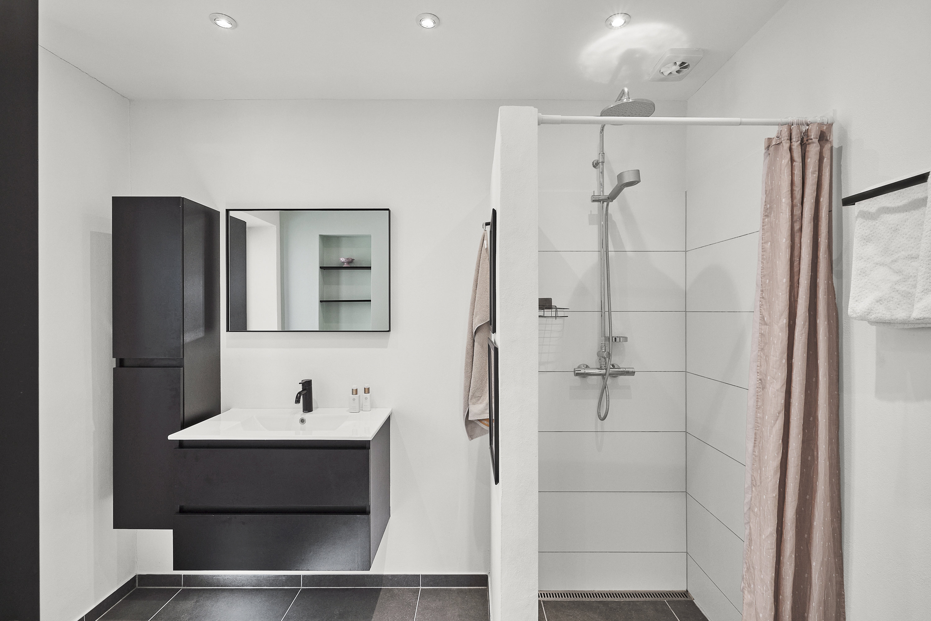 Fremhævet badeværelse billede i fuldskærmstilstand. Billede af Nedergårdsvej 35, Skejby, 8200 Aarhus N