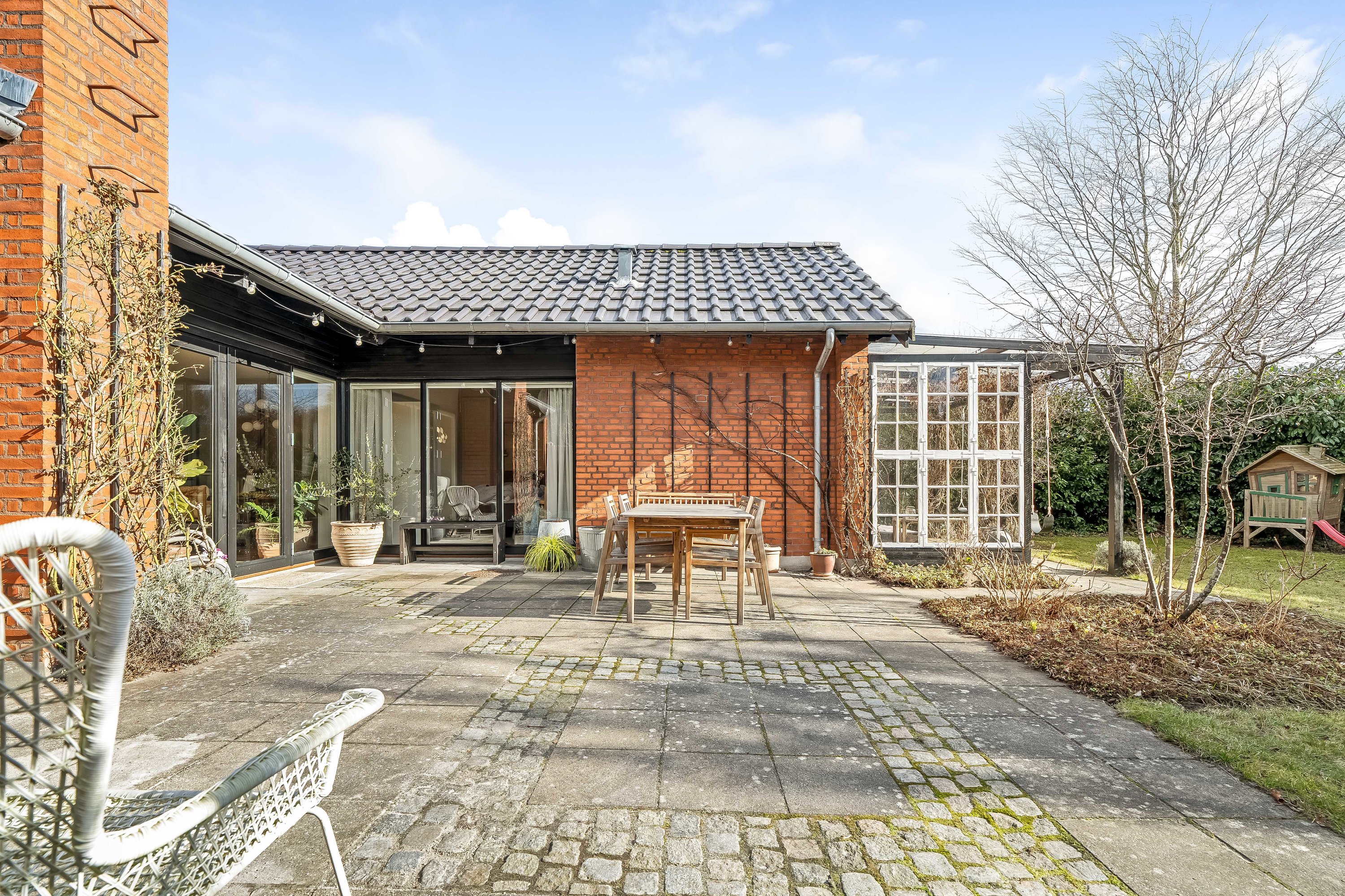 Fremhævet terrasse billede i fuldskærmstilstand. Billede af Hummeltoftevej 107, 2830 Virum