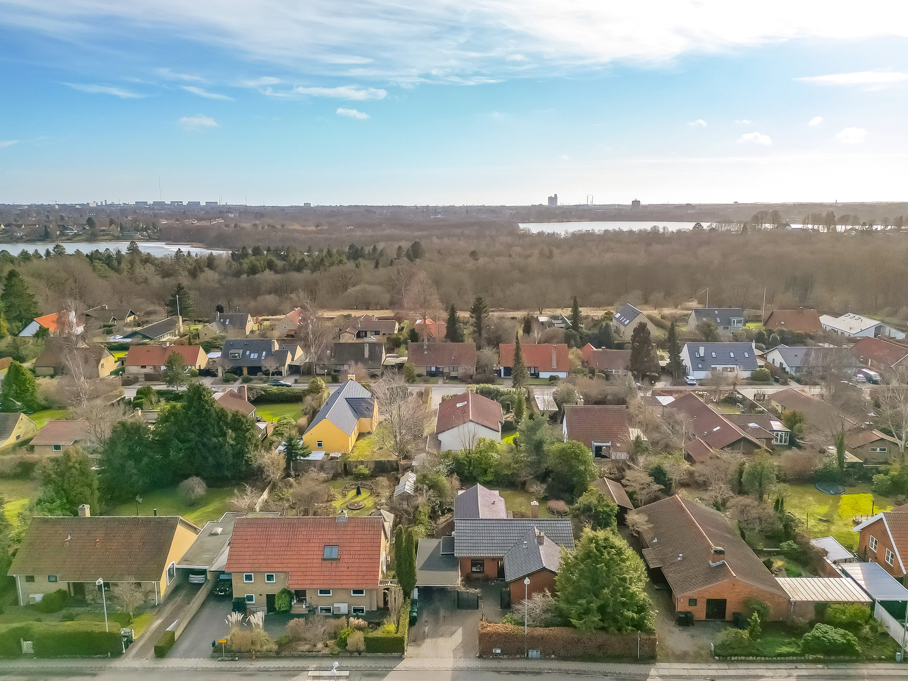 Fremhævet luftfoto billede i fuldskærmstilstand. Billede af Hummeltoftevej 107, 2830 Virum