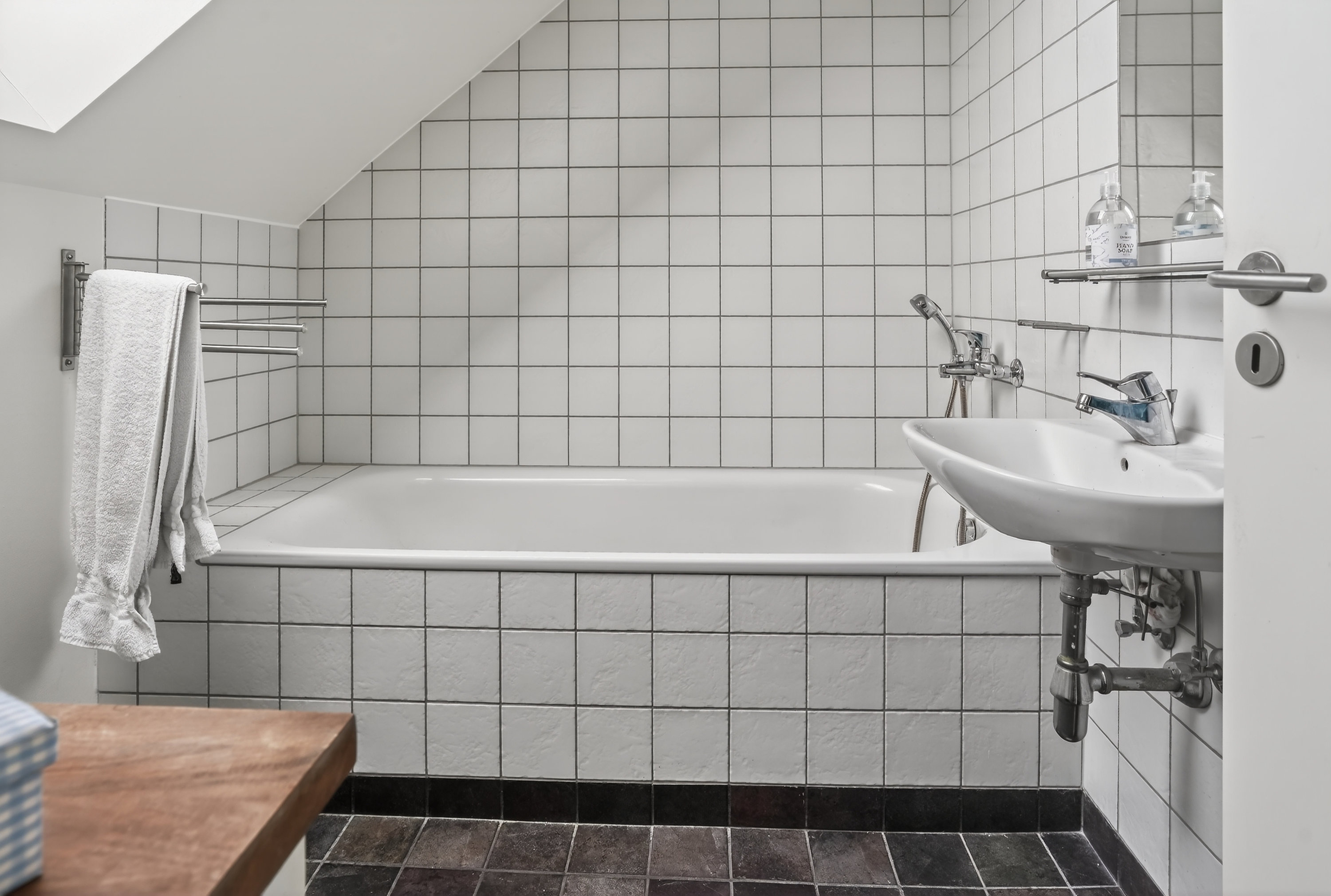 Fremhævet badeværelse billede i fuldskærmstilstand. Billede af Frederiksværksgade 11A, 3. 13., 3400 Hillerød