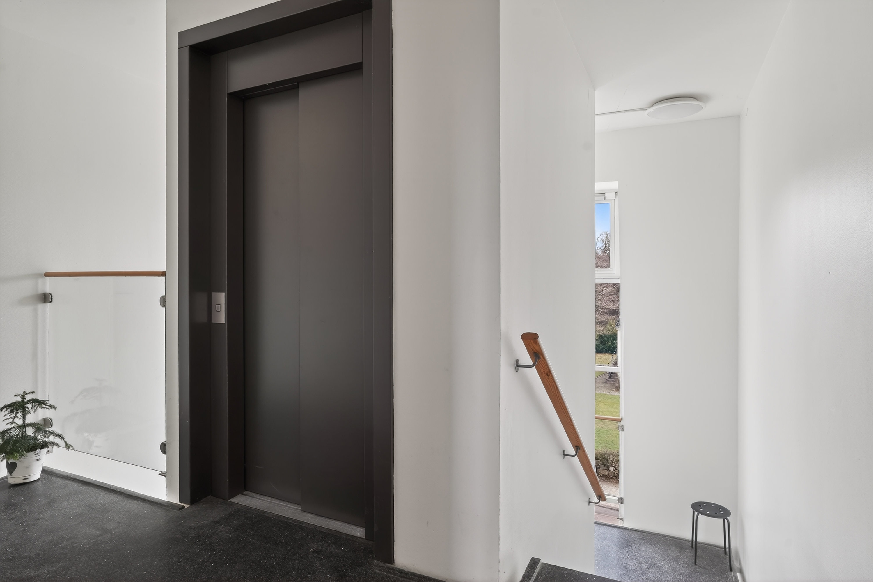 Fremhævet entré billede i fuldskærmstilstand. Billede af Frederiksværksgade 11A, 3. 13., 3400 Hillerød