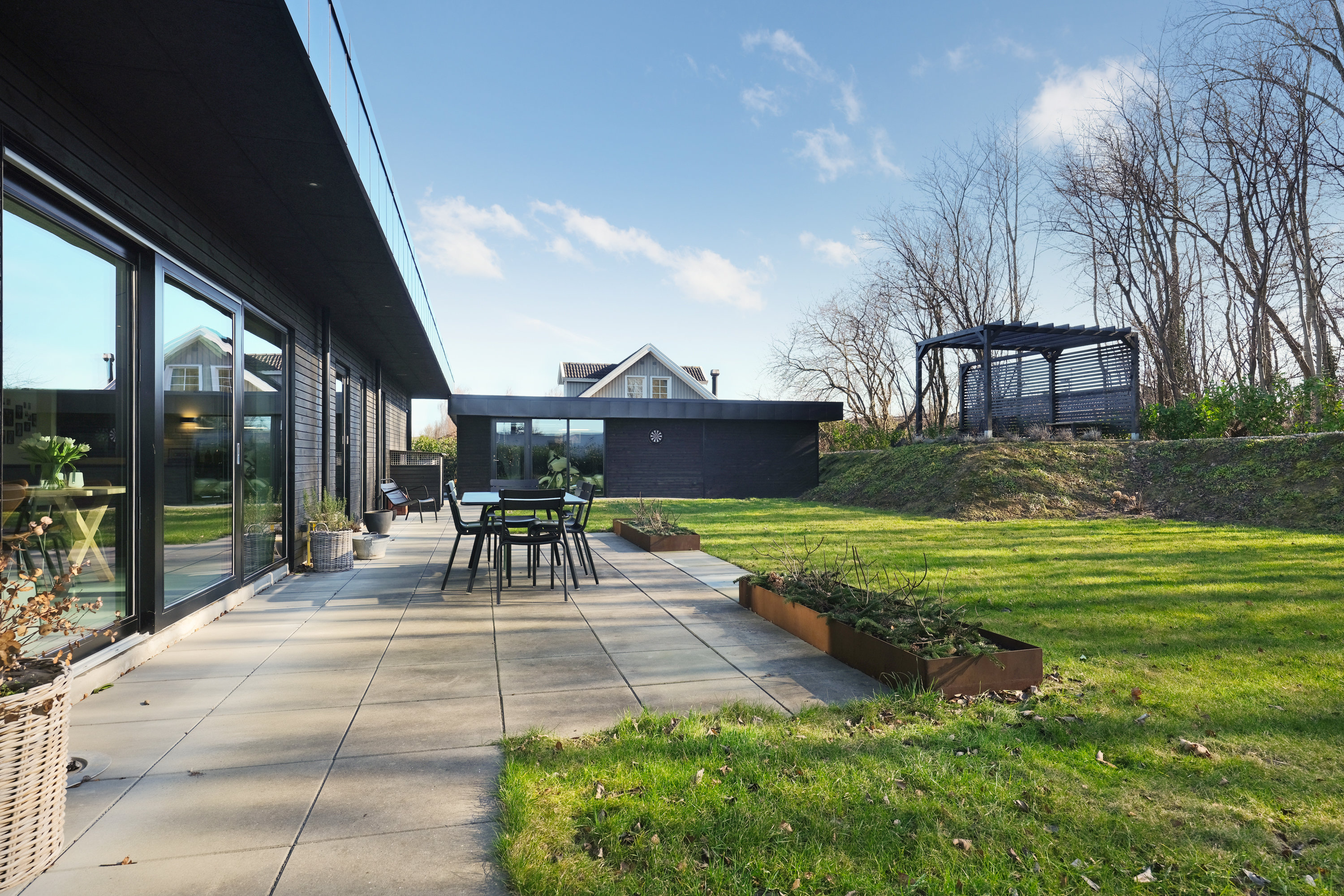 Fremhævet terrasse billede i fuldskærmstilstand. Billede af Sofiendalvej 54, Strib, 5500 Middelfart