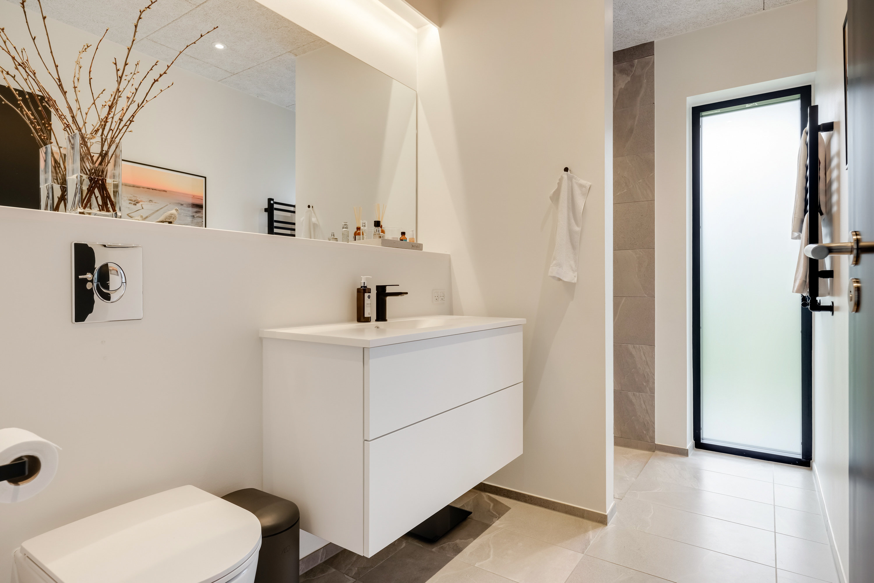 Fremhævet badeværelse billede i fuldskærmstilstand. Billede af Sofiendalvej 54, Strib, 5500 Middelfart