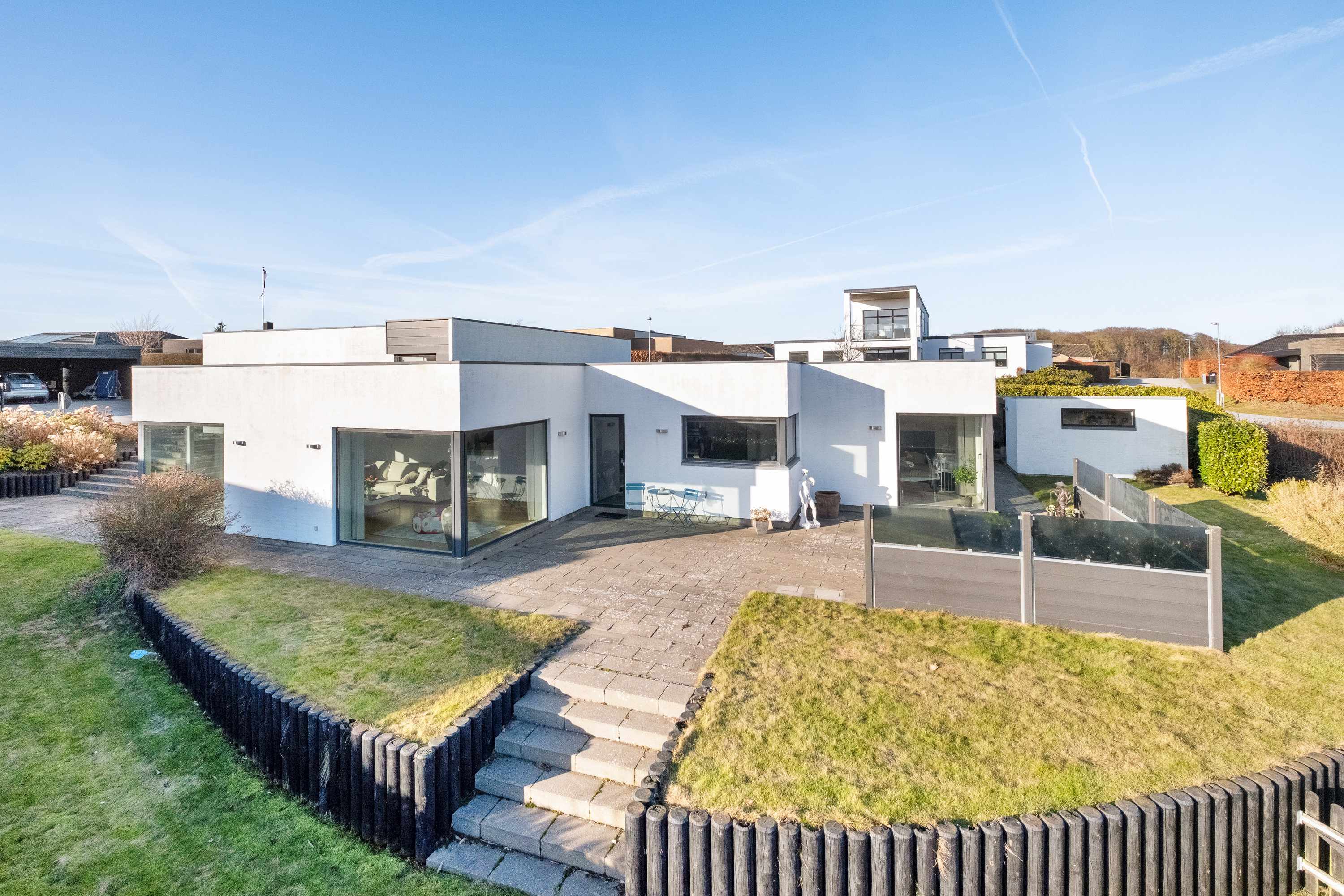 Fremhævet set fra haven billede i fuldskærmstilstand. Billede af Hybenhaven 16, 8520 Lystrup