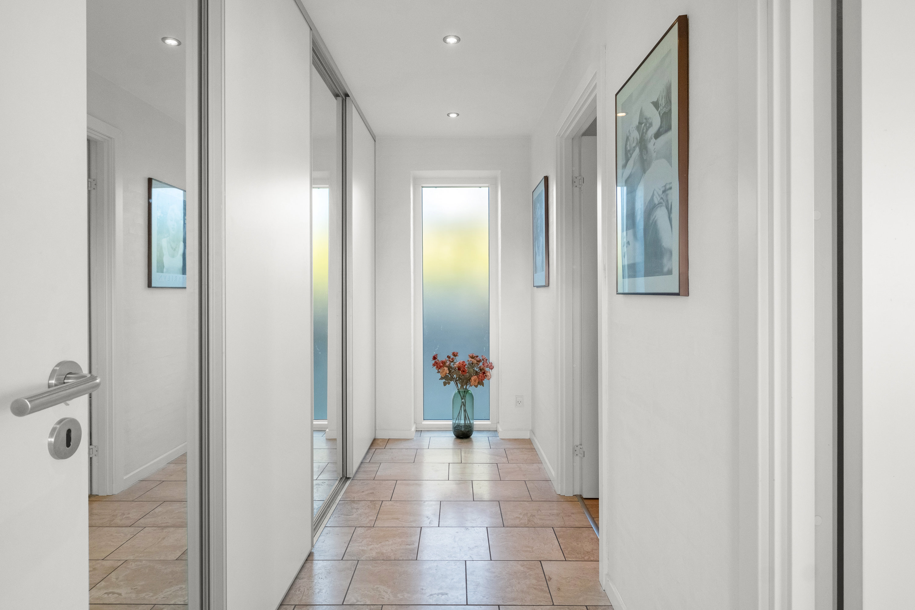 Fremhævet gang billede i fuldskærmstilstand. Billede af Hybenhaven 16, 8520 Lystrup