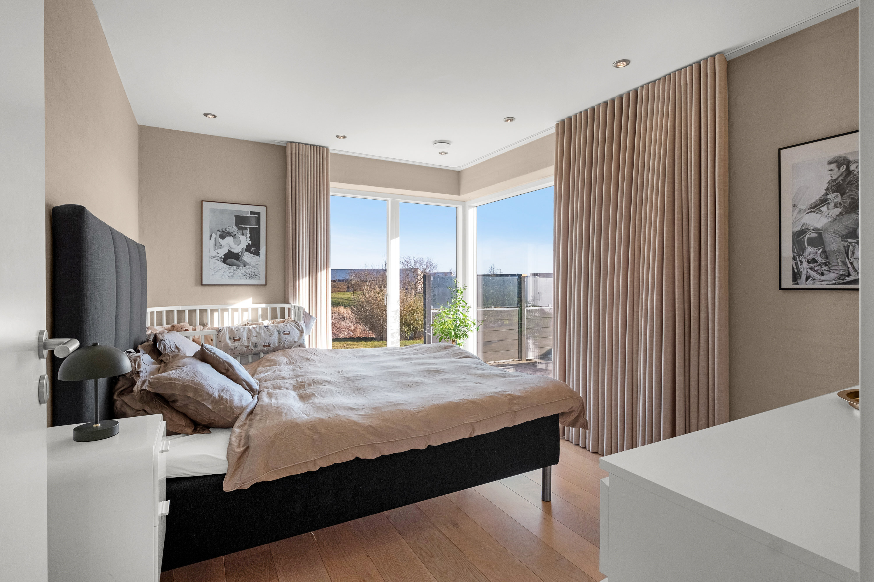 Fremhævet soveværelse billede i fuldskærmstilstand. Billede af Hybenhaven 16, 8520 Lystrup