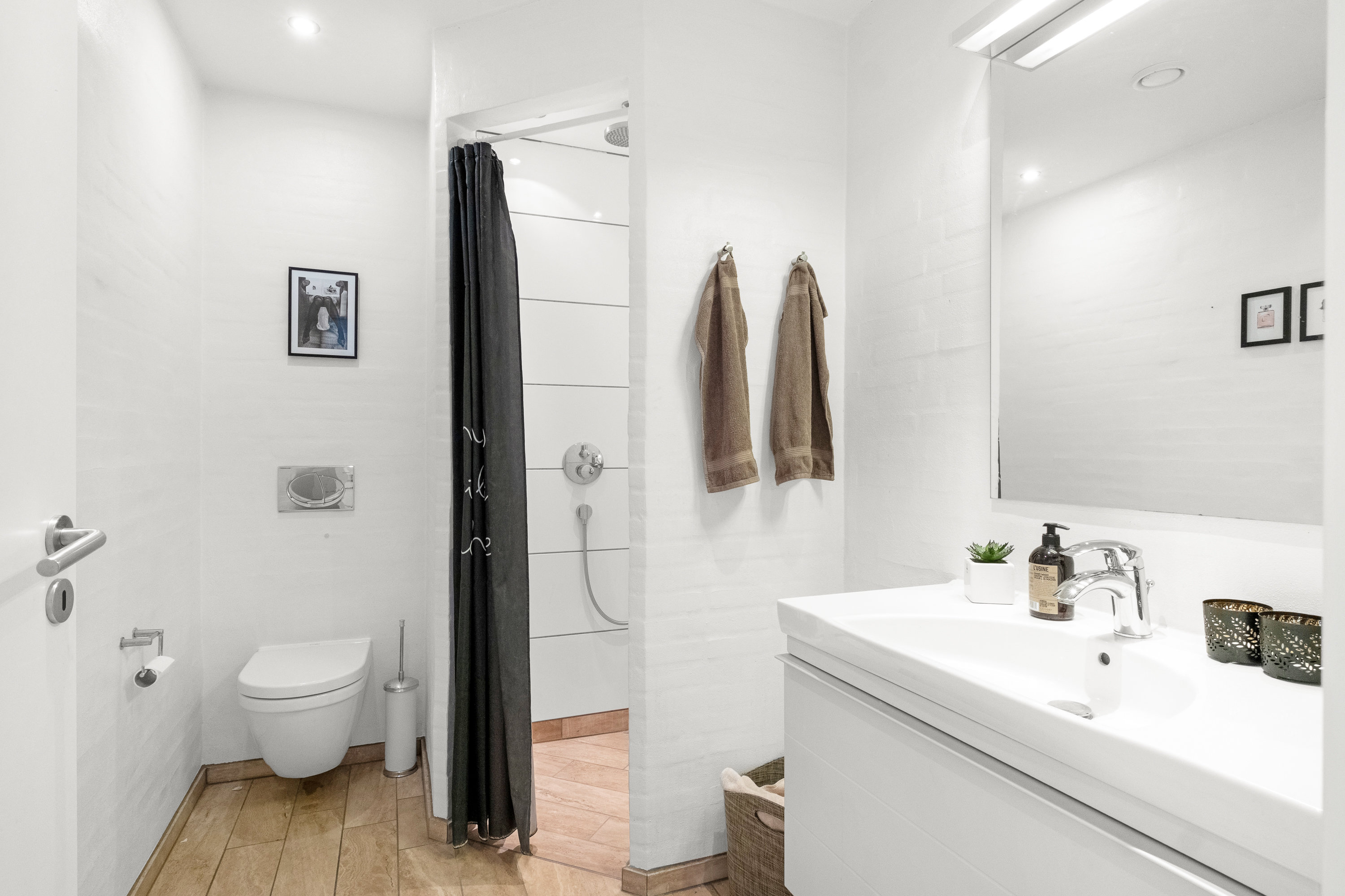 Fremhævet badeværelse billede i fuldskærmstilstand. Billede af Hybenhaven 16, 8520 Lystrup