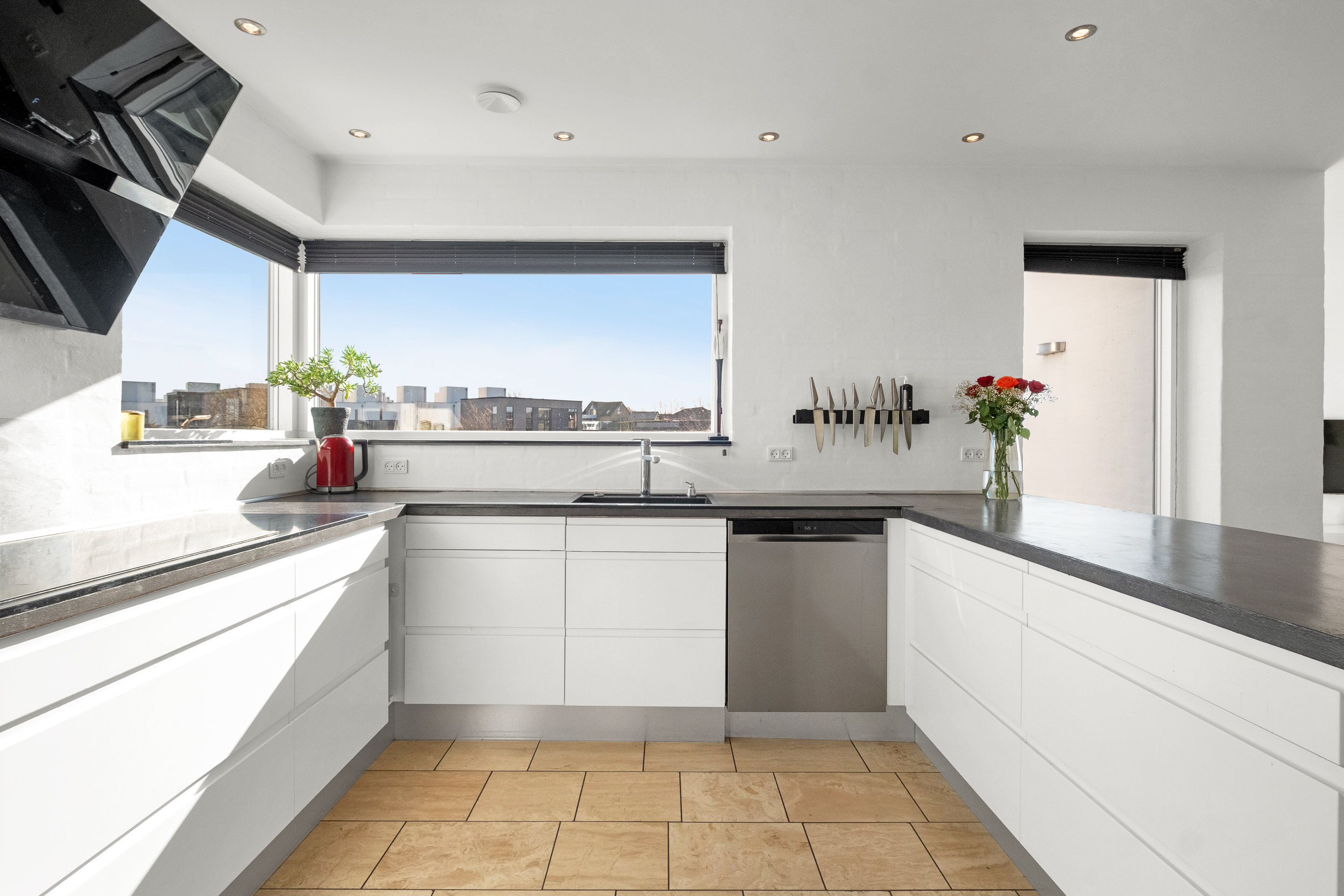 Fremhævet køkken billede i fuldskærmstilstand. Billede af Hybenhaven 16, 8520 Lystrup