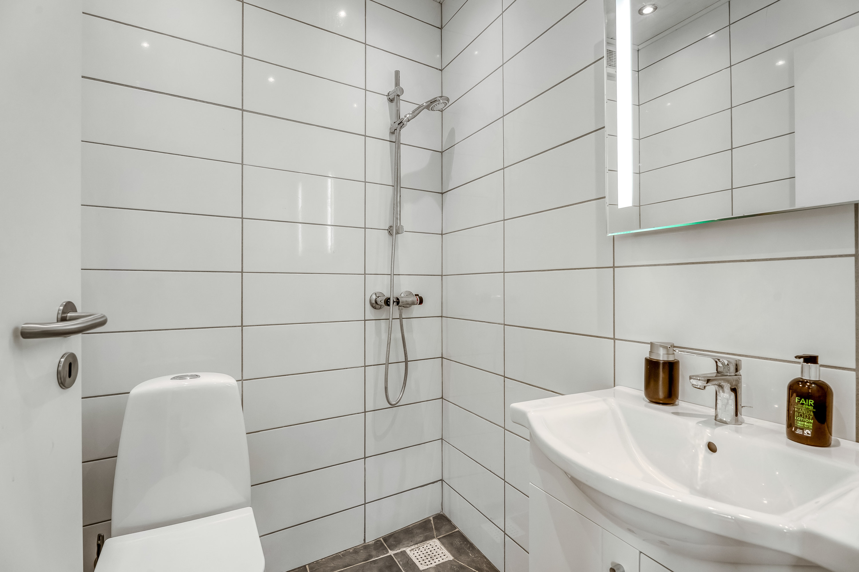 Fremhævet badeværelse billede i fuldskærmstilstand. Billede af Gl Torv 13, 4880 Nysted