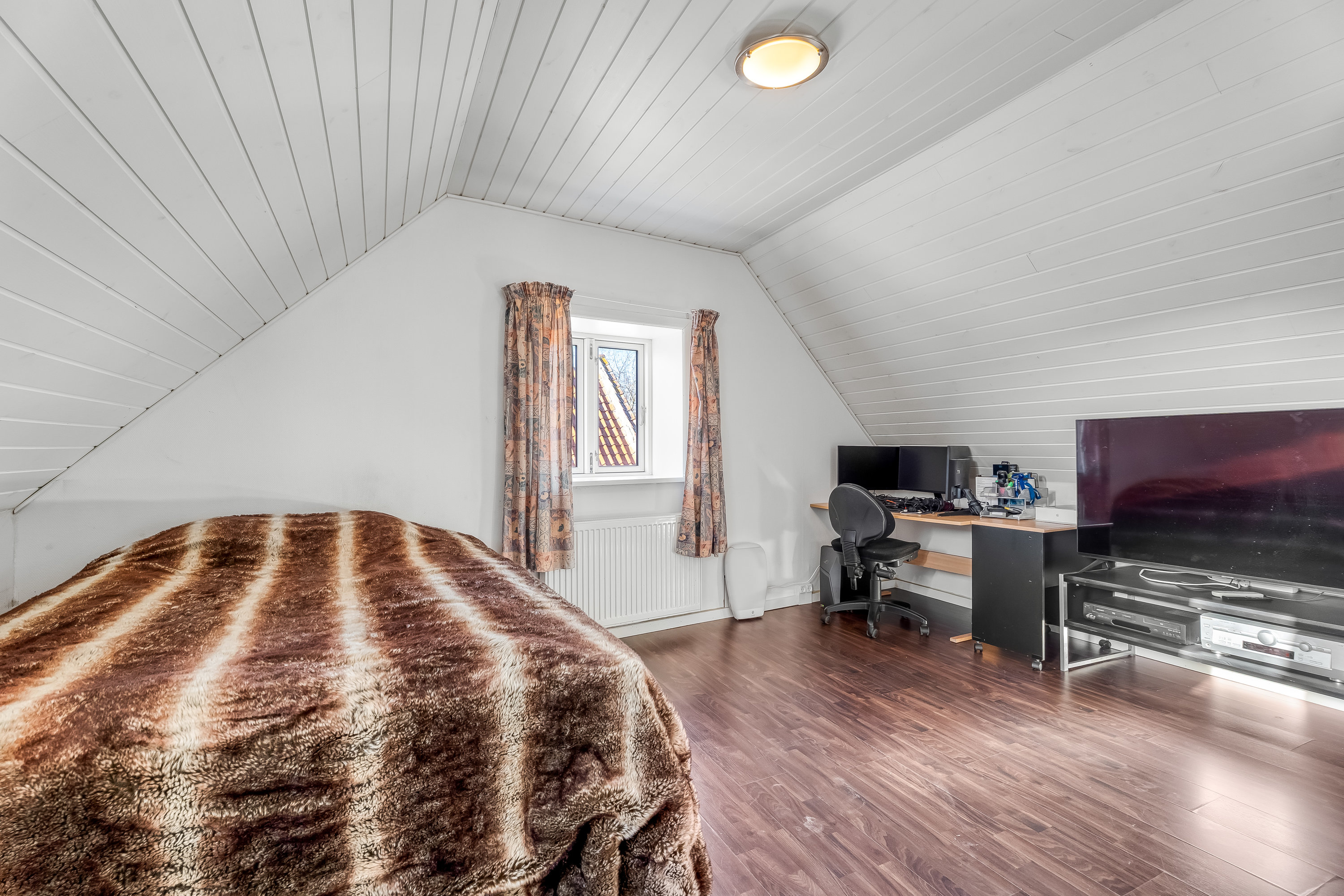 Fremhævet soveværelse billede i fuldskærmstilstand. Billede af Gl Torv 13, 4880 Nysted