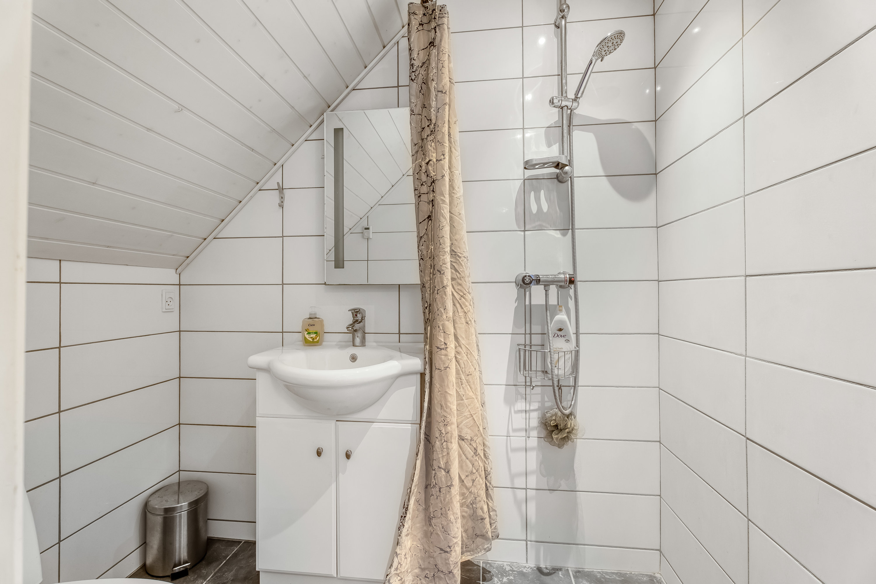 Fremhævet badeværelse billede i fuldskærmstilstand. Billede af Gl Torv 13, 4880 Nysted