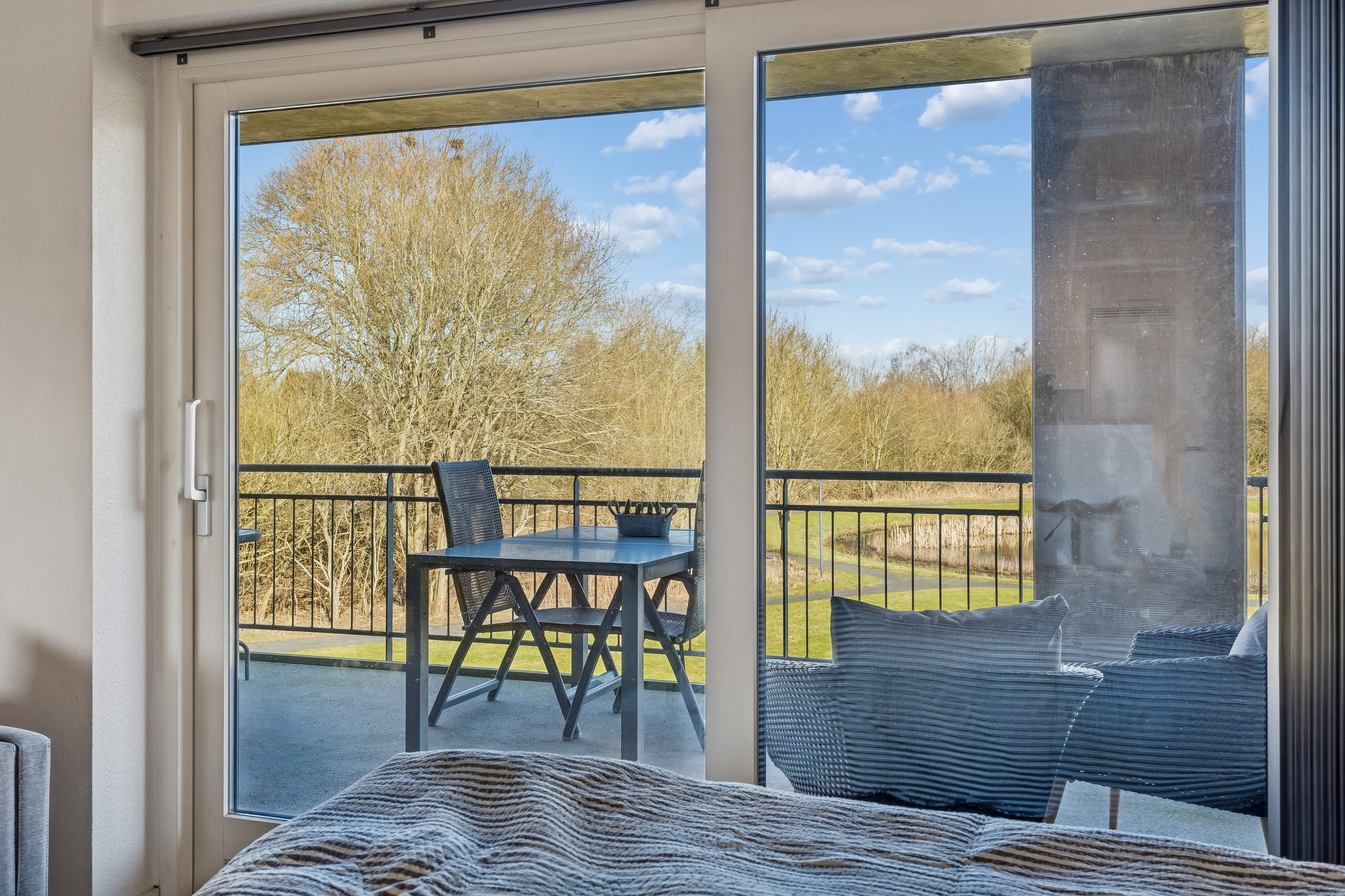 Fremhævet stue billede i fuldskærmstilstand. Billede af Søparken 24, 1. 3., 8722 Hedensted