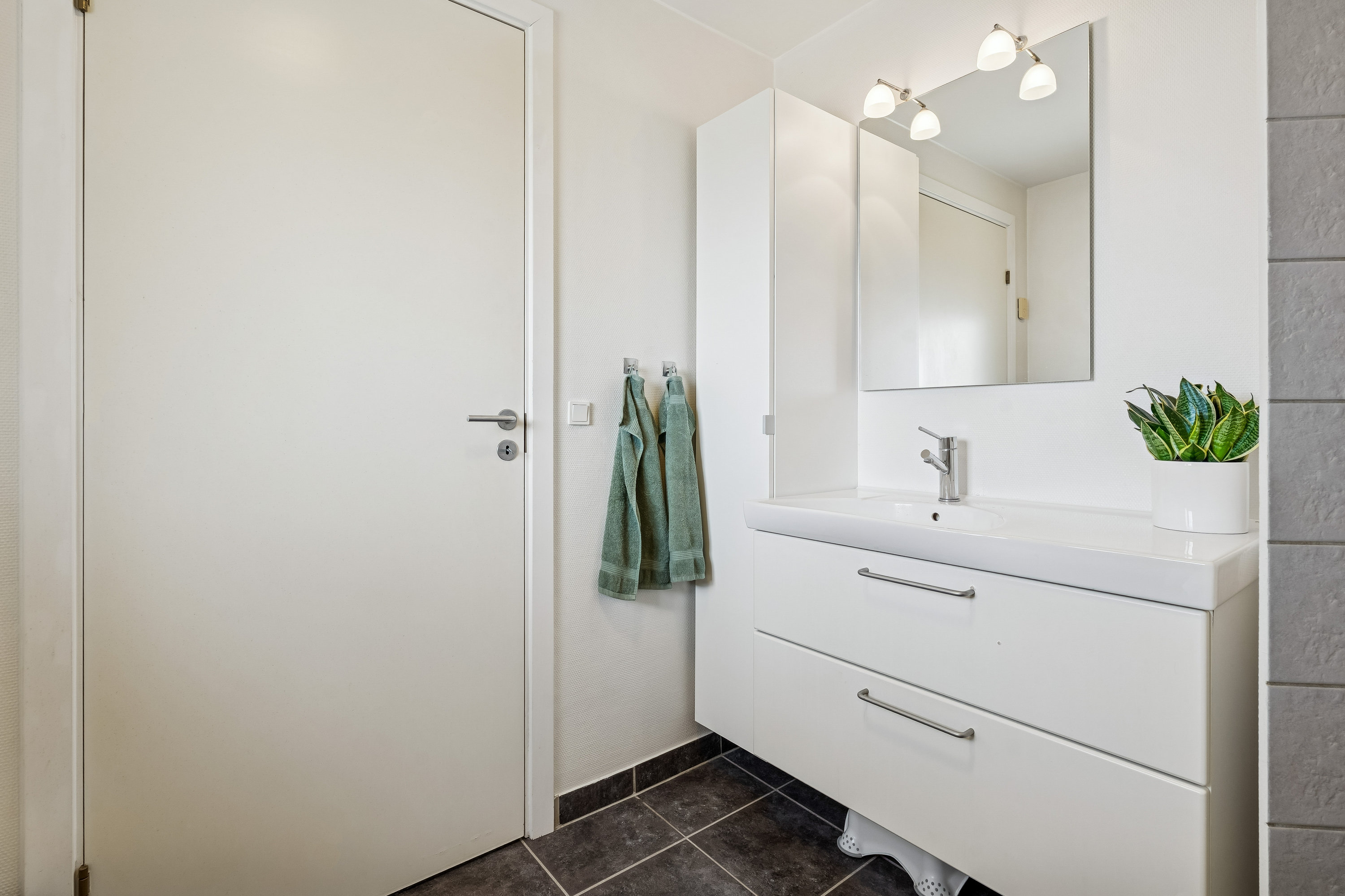 Fremhævet badeværelse billede i fuldskærmstilstand. Billede af Søparken 24, 1. 3., 8722 Hedensted