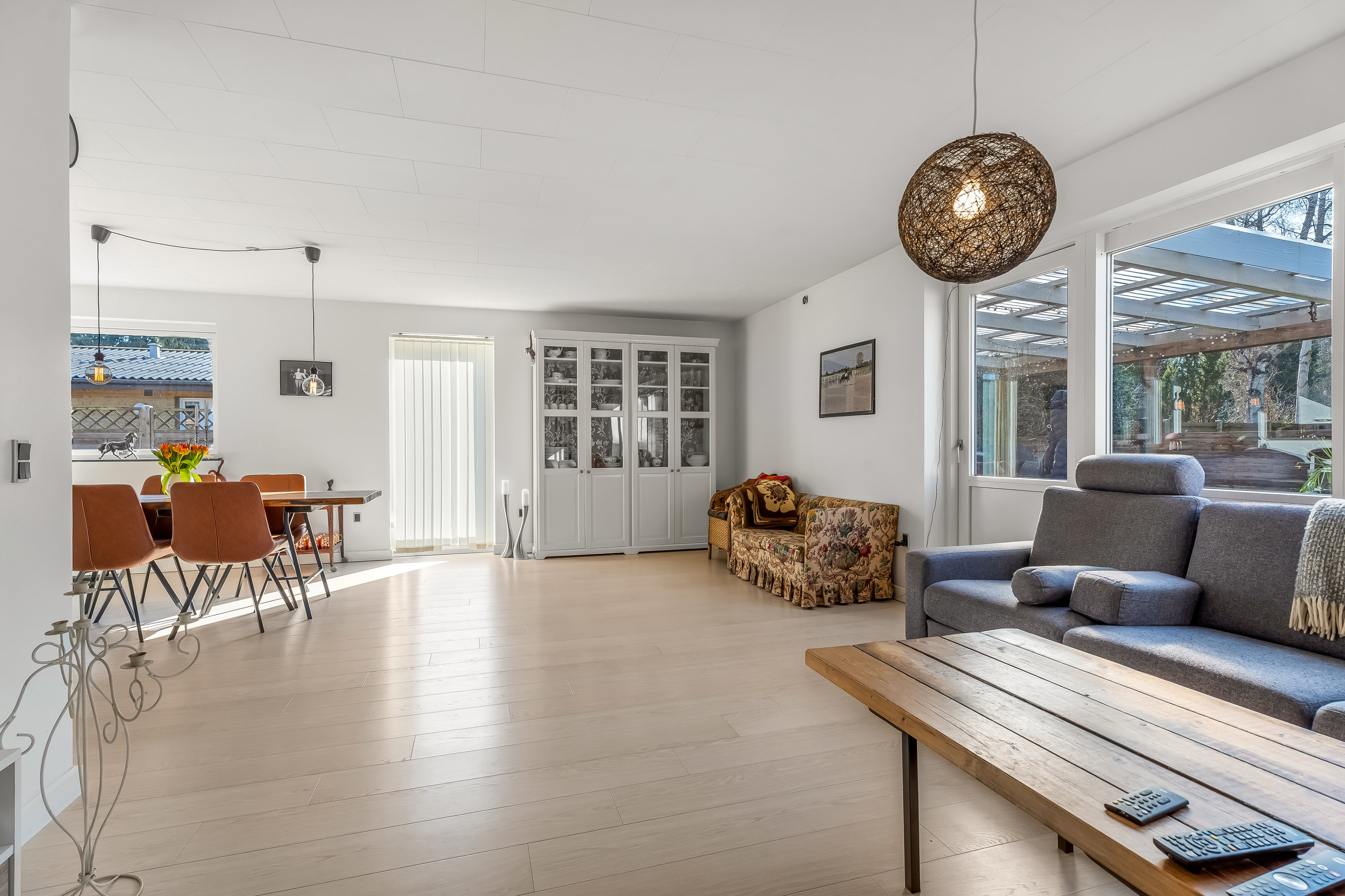 Fremhævet stue billede i fuldskærmstilstand. Billede af Huusgårdsvej 8, 4912 Harpelunde